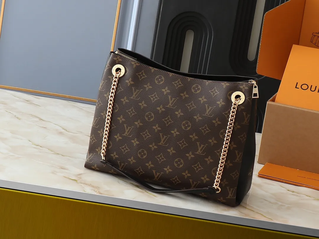 💰300💰Upgraded original M43772.M43759 M43758 This Surene MM Chain Handbag in Letter Empreinte Leather with its gold chain is as functional as it is sophisticated. Very easy to put on thanks to the leather shoulder pads and decorative chain. The large size of this suitcase means it easily fits A4 documents as well as all your daily essentials. The embossed pattern on supple leather is deep enough to stay in place for a while while still maintaining its soft feel. Size: length 37*26*15cm