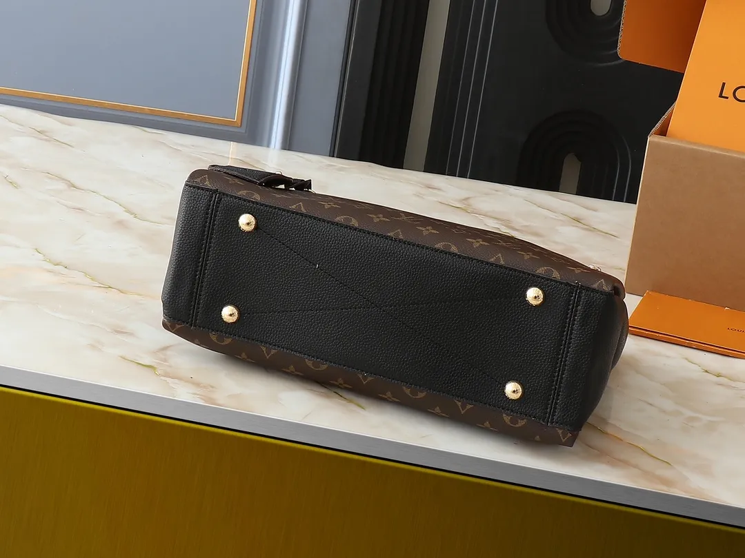 💰300💰Upgraded original M43772.M43759 M43758 This Surene MM Chain Handbag in Letter Empreinte Leather with its gold chain is as functional as it is sophisticated. Very easy to put on thanks to the leather shoulder pads and decorative chain. The large size of this suitcase means it easily fits A4 documents as well as all your daily essentials. The embossed pattern on supple leather is deep enough to stay in place for a while while still maintaining its soft feel. Size: length 37*26*15cm