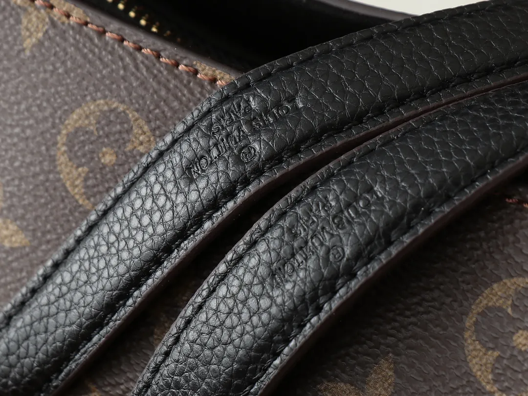 💰300💰Upgraded original M43772.M43759 M43758 This Surene MM Chain Handbag in Letter Empreinte Leather with its gold chain is as functional as it is sophisticated. Very easy to put on thanks to the leather shoulder pads and decorative chain. The large size of this suitcase means it easily fits A4 documents as well as all your daily essentials. The embossed pattern on supple leather is deep enough to stay in place for a while while still maintaining its soft feel. Size: length 37*26*15cm