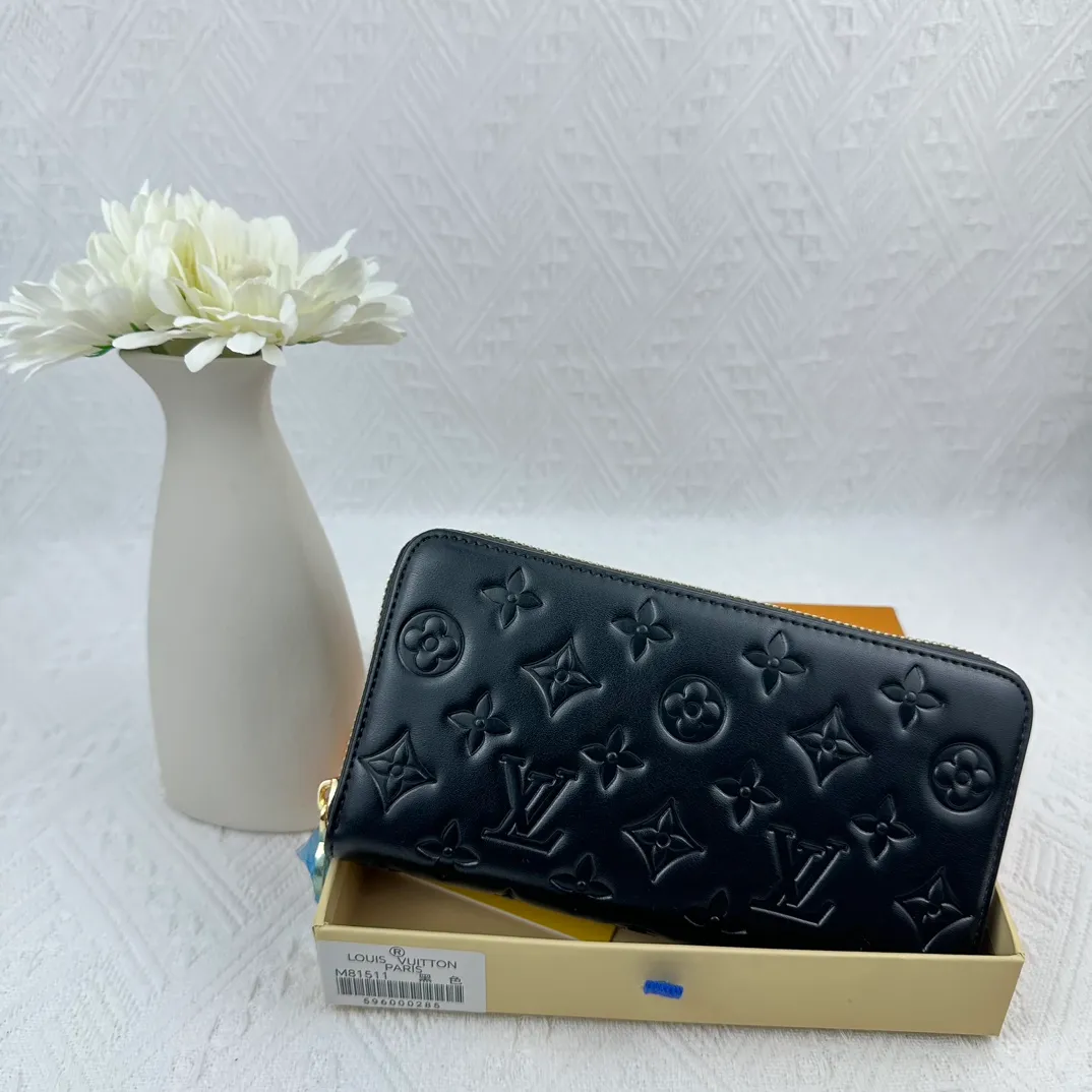P130 M81511 Black Stitched with padded Monogram embossed lambskin, it complements the Coussin leather boutique collection. Beautifully designed with a gold-tone zipper embossed with the LV Circle signature pull, the interior of the all-in-one wallet is packed with practical features, including three large compartments, a coin compartment and 12 business card slots. Dimensions: 19.5 x 10.5 x 2.5 cm