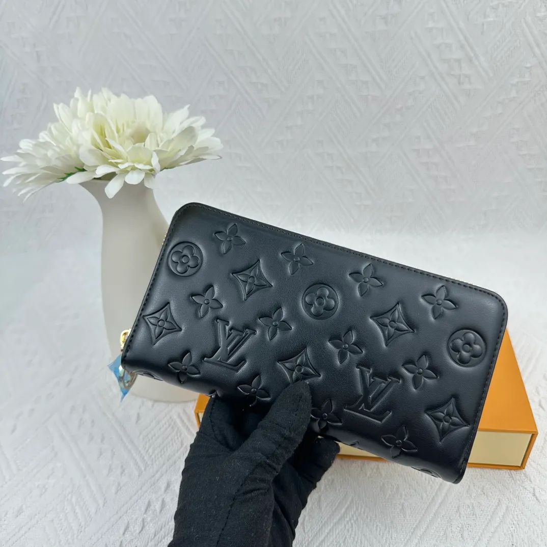 P130 M81511 Black Stitched with padded Monogram embossed lambskin, it complements the Coussin leather boutique collection. Beautifully designed with a gold-tone zipper embossed with the LV Circle signature pull, the interior of the all-in-one wallet is packed with practical features, including three large compartments, a coin compartment and 12 business card slots. Dimensions: 19.5 x 10.5 x 2.5 cm