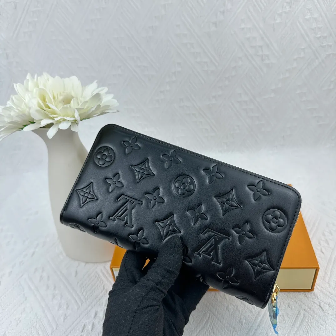 P130 M81511 Black Stitched with padded Monogram embossed lambskin, it complements the Coussin leather boutique collection. Beautifully designed with a gold-tone zipper embossed with the LV Circle signature pull, the interior of the all-in-one wallet is packed with practical features, including three large compartments, a coin compartment and 12 business card slots. Dimensions: 19.5 x 10.5 x 2.5 cm