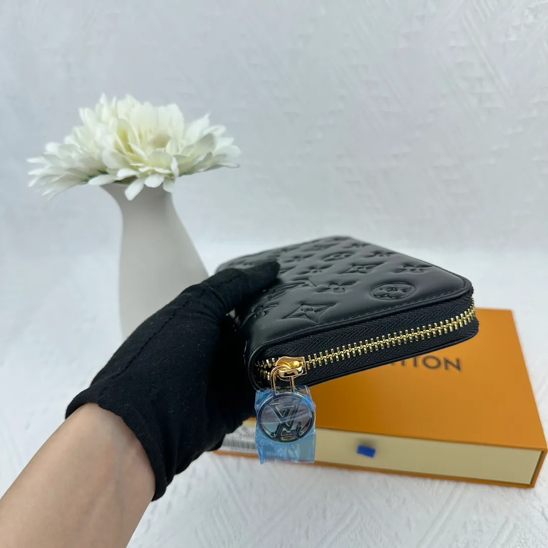 P130 M81511 Black Stitched with padded Monogram embossed lambskin, it complements the Coussin leather boutique collection. Beautifully designed with a gold-tone zipper embossed with the LV Circle signature pull, the interior of the all-in-one wallet is packed with practical features, including three large compartments, a coin compartment and 12 business card slots. Dimensions: 19.5 x 10.5 x 2.5 cm