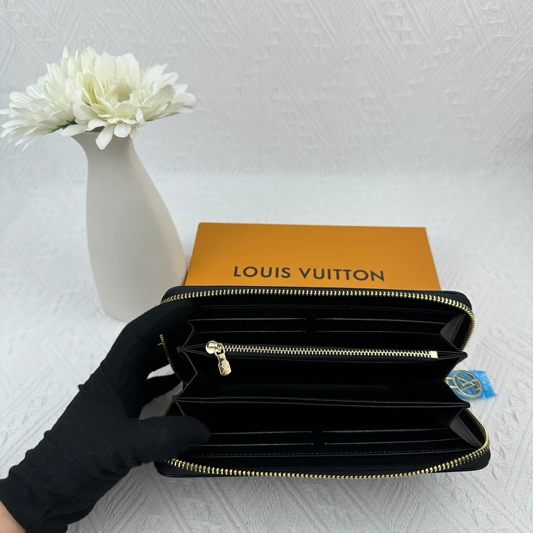 P130 M81511 Black Stitched with padded Monogram embossed lambskin, it complements the Coussin leather boutique collection. Beautifully designed with a gold-tone zipper embossed with the LV Circle signature pull, the interior of the all-in-one wallet is packed with practical features, including three large compartments, a coin compartment and 12 business card slots. Dimensions: 19.5 x 10.5 x 2.5 cm