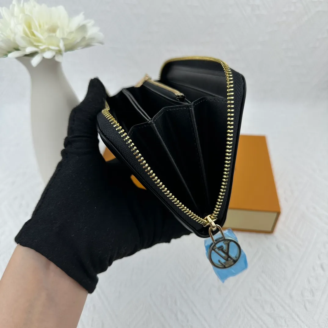 P130 M81511 Black Stitched with padded Monogram embossed lambskin, it complements the Coussin leather boutique collection. Beautifully designed with a gold-tone zipper embossed with the LV Circle signature pull, the interior of the all-in-one wallet is packed with practical features, including three large compartments, a coin compartment and 12 business card slots. Dimensions: 19.5 x 10.5 x 2.5 cm