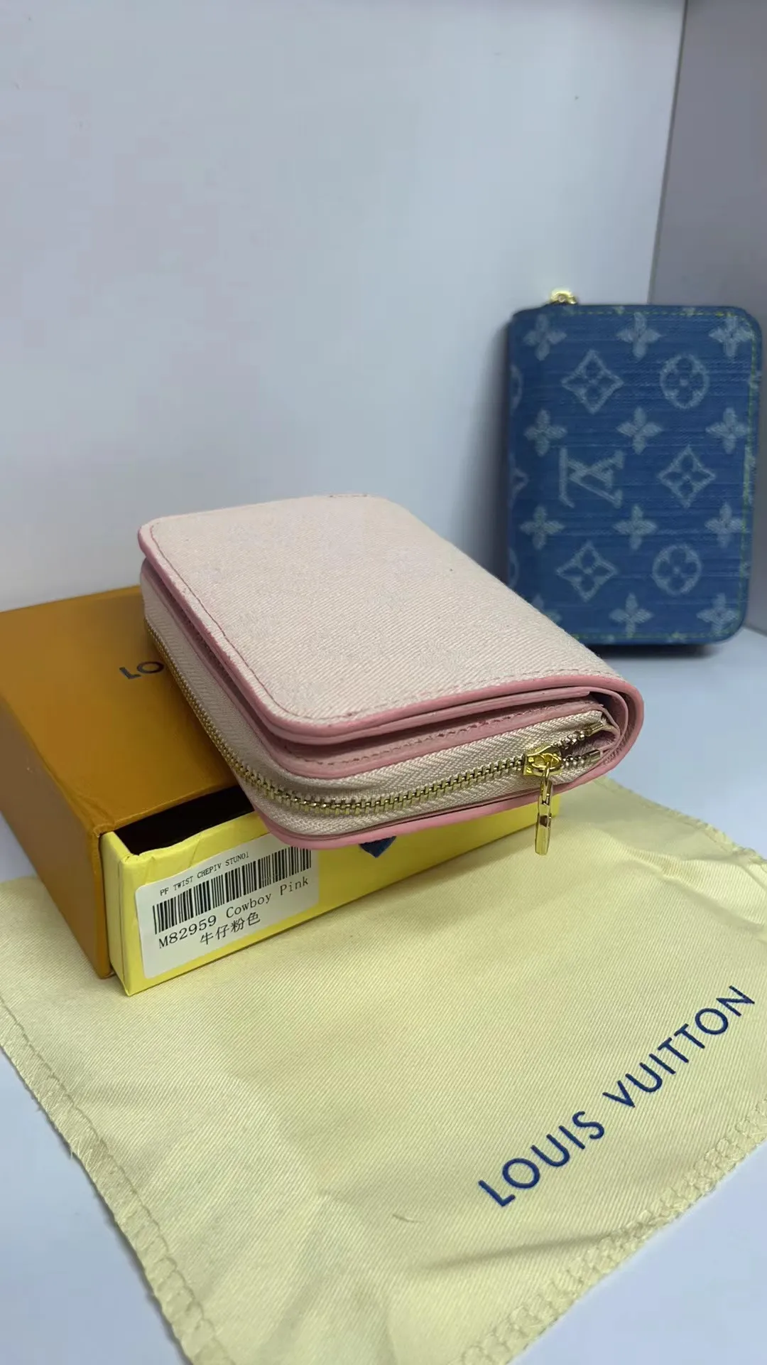 P150💰M83689 83160 This Cléa wallet is made of Monogram Empreinte soft grained cowhide, embellished with Louis Vuitton's iconic Monogram embossed pattern. It has a stylish design, is exquisite and compact but has a spacious capacity. It is equipped with an external patch pocket, zipper coin pocket, banknote compartment and six credit card slots.