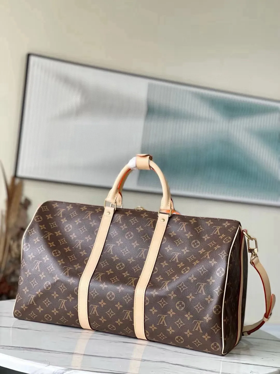 💰1000 (50 size) top original order M41416 presbyopic yellow leather, spacious capacity, flexible use. Durable, safe and reliable. Fashionable style, mature and stable. Features a secure double zipper and padlock, making it perfect for business or pleasure. Dimensions: 50 × 29 × 22 cm