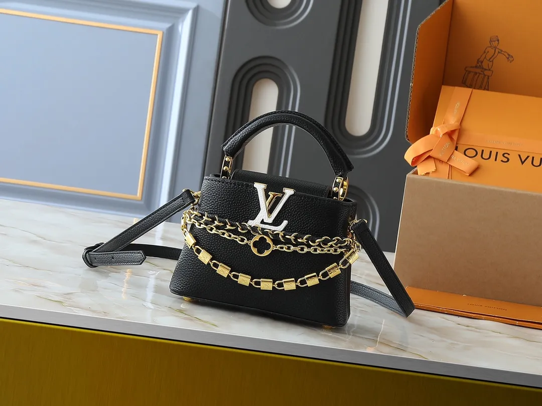 💰400💰Guangzhou goods Upgraded original version M12345 M12346 M12279 M11908 M11906 This Capucines mini handbag is from the Trilogy series. It is made of Taurillon cow leather to create an elegant structure, which can light up the evening look. A sumptuous chain appears with a mini padlock and an enamelled Monogram flower, while the flap opens externally or internally to an interior compartment with a card patch pocket. Dimensions: 21.0 x 13.6 x 8.0 cm (length x height x width)