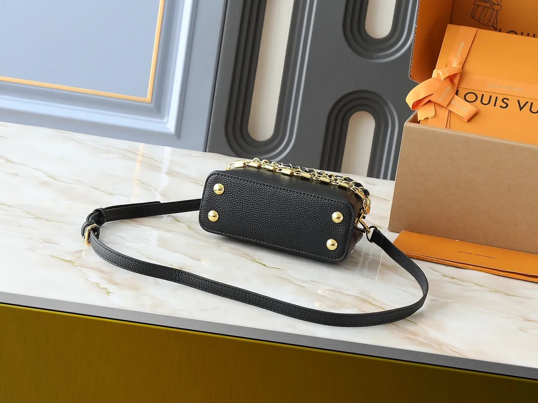💰400💰Guangzhou goods Upgraded original version M12345 M12346 M12279 M11908 M11906 This Capucines mini handbag is from the Trilogy series. It is made of Taurillon cow leather to create an elegant structure, which can light up the evening look. A sumptuous chain appears with a mini padlock and an enamelled Monogram flower, while the flap opens externally or internally to an interior compartment with a card patch pocket. Dimensions: 21.0 x 13.6 x 8.0 cm (length x height x width)