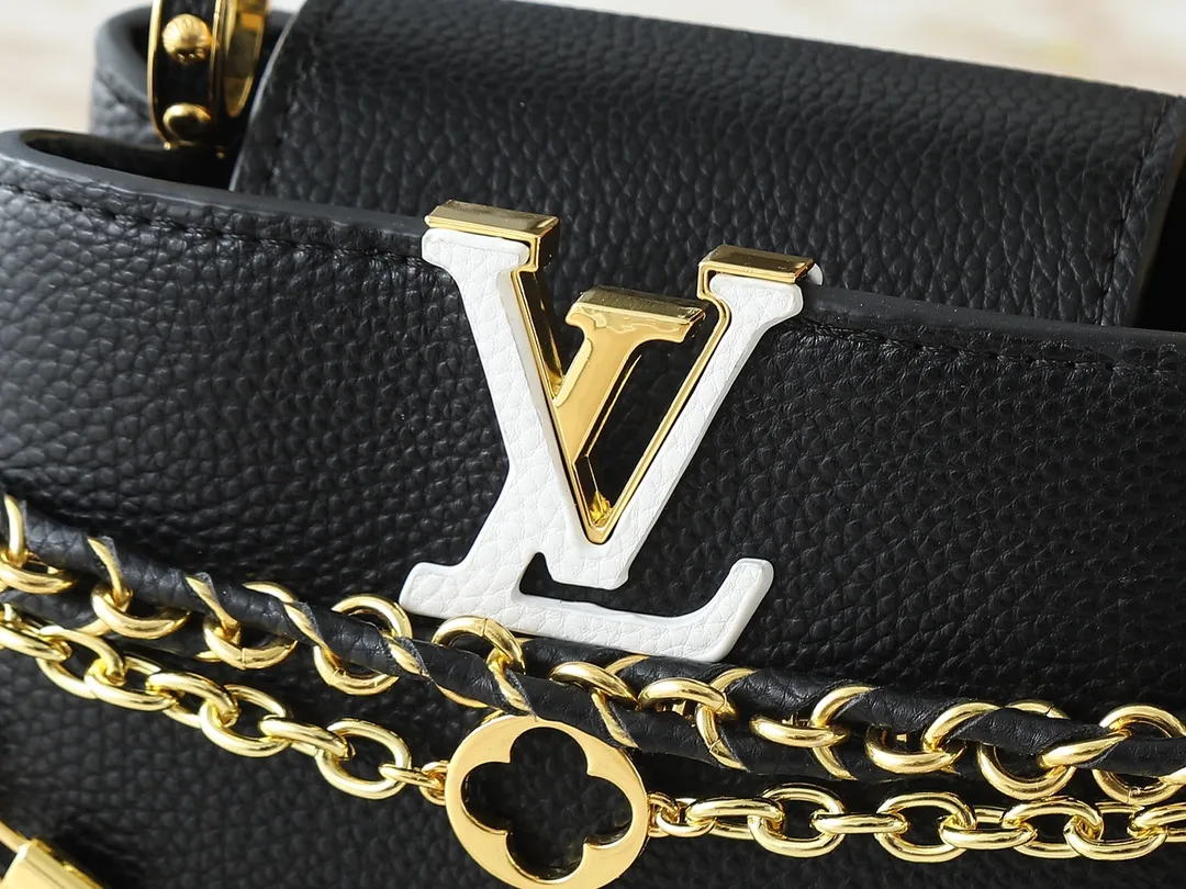 💰400💰Guangzhou goods Upgraded original version M12345 M12346 M12279 M11908 M11906 This Capucines mini handbag is from the Trilogy series. It is made of Taurillon cow leather to create an elegant structure, which can light up the evening look. A sumptuous chain appears with a mini padlock and an enamelled Monogram flower, while the flap opens externally or internally to an interior compartment with a card patch pocket. Dimensions: 21.0 x 13.6 x 8.0 cm (length x height x width)