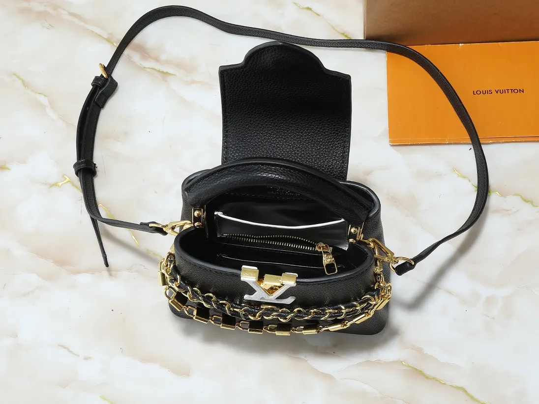 💰400💰Guangzhou goods Upgraded original version M12345 M12346 M12279 M11908 M11906 This Capucines mini handbag is from the Trilogy series. It is made of Taurillon cow leather to create an elegant structure, which can light up the evening look. A sumptuous chain appears with a mini padlock and an enamelled Monogram flower, while the flap opens externally or internally to an interior compartment with a card patch pocket. Dimensions: 21.0 x 13.6 x 8.0 cm (length x height x width)