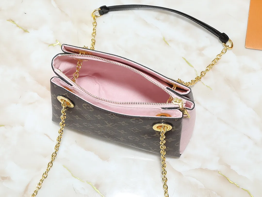 💰260💰Upgraded from the original M43775 M43776 M43777 M43750 This SURENE BB handbag Louis Vuitton's new Surene BB handbag is made of Monogram canvas and grained calfskin, and is equipped with a gold sliding bag chain. Gold metal trim and eye-catching leather trim make it more neat and fashionable. Lightweight, practical, comfortable to carry, easy to match, ideal for fashionable and casual looks. Dimensions: 24.0x 17.0x 11.0 cm