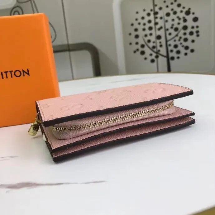 P150M80152 This Cléa wallet is made of Monogram Empreinte soft grained cowhide, embellished with Louis Vuitton's iconic Monogram embossed pattern. It has a stylish design, is exquisite and compact but has a spacious capacity. It is equipped with an external patch pocket, zipper coin pocket, banknote compartment and six credit card slots. Dimensions: 12 x 9 x 3.5 cm (length x height x width