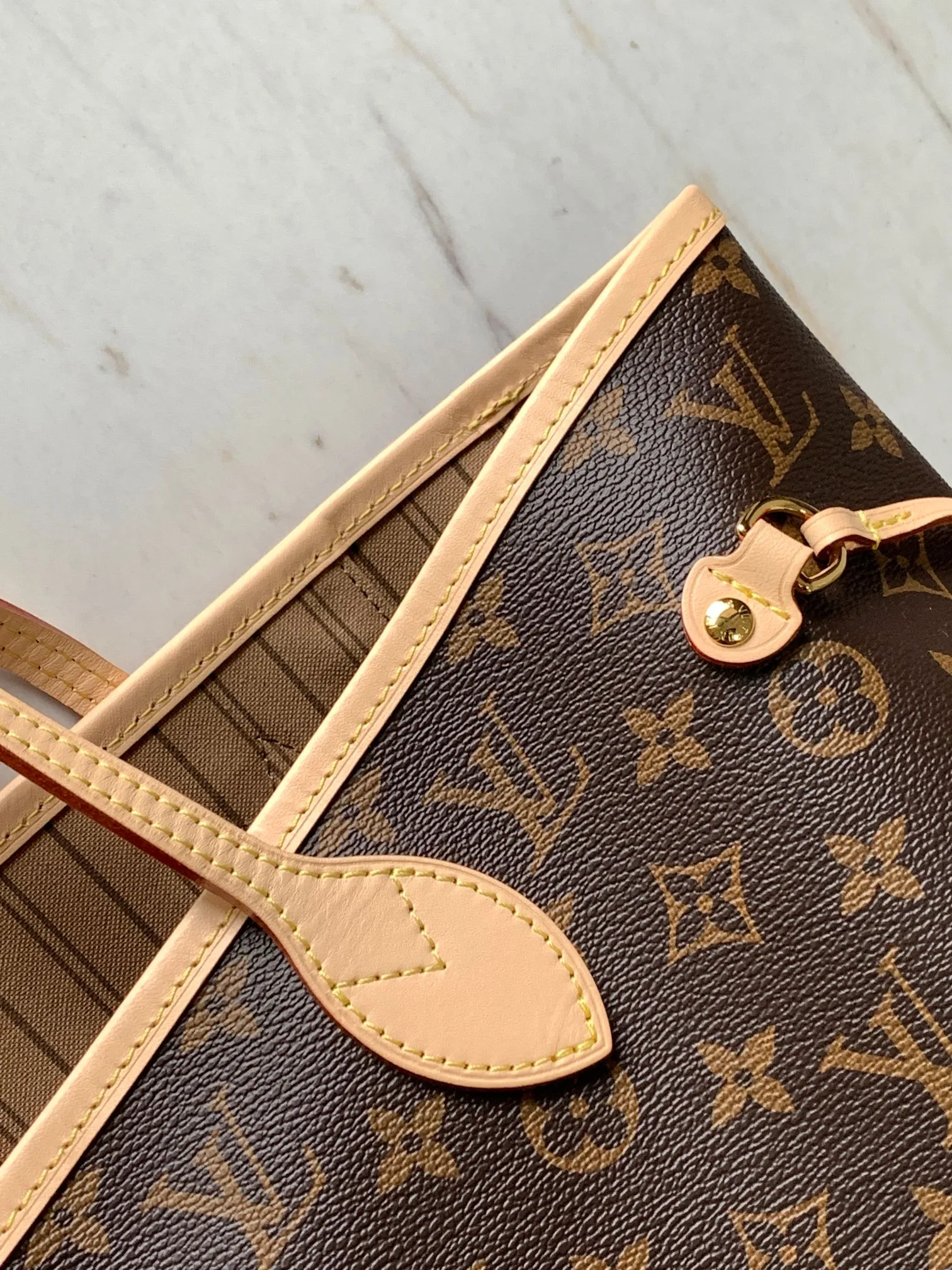 p1720 [Special grade MB original leather] NEVERFULL medium handbag Model: M40995 chip version Material: A-grade all-steel hardware, imported original fabric Packaging: Full set of original duty-free MB packaging Size: 31x28.5x17cm