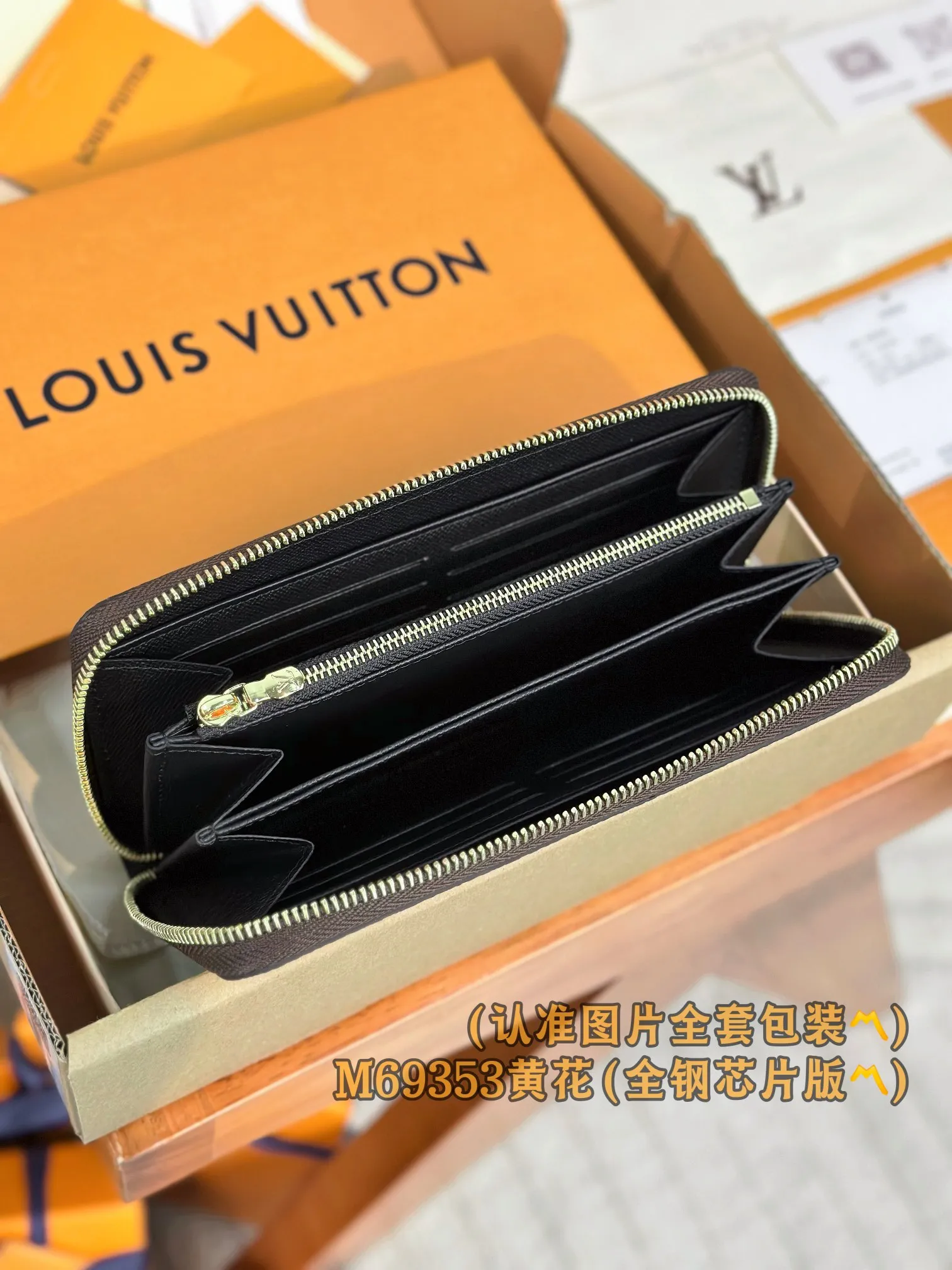P900 [Genuine grade] [Special grade MB all-steel high-elastic fabric] M69353 (〽️A-grade all-steel version〽️) Personalized customized version! Code changing chip, zipper wallet! This reinterpreted classic zip wallet is crafted from Louis Vuitton's signature Monogram Reverse canvas, which is complemented by a leather lining and gold zipper. The timeless design has a slim silhouette that opens to reveal an organized interior filled with practical functions, including three spacious compartments, a zippered coin compartment and 12 business card slots.  19.5 x 10.5 x 2.5 cm (length x height x width).