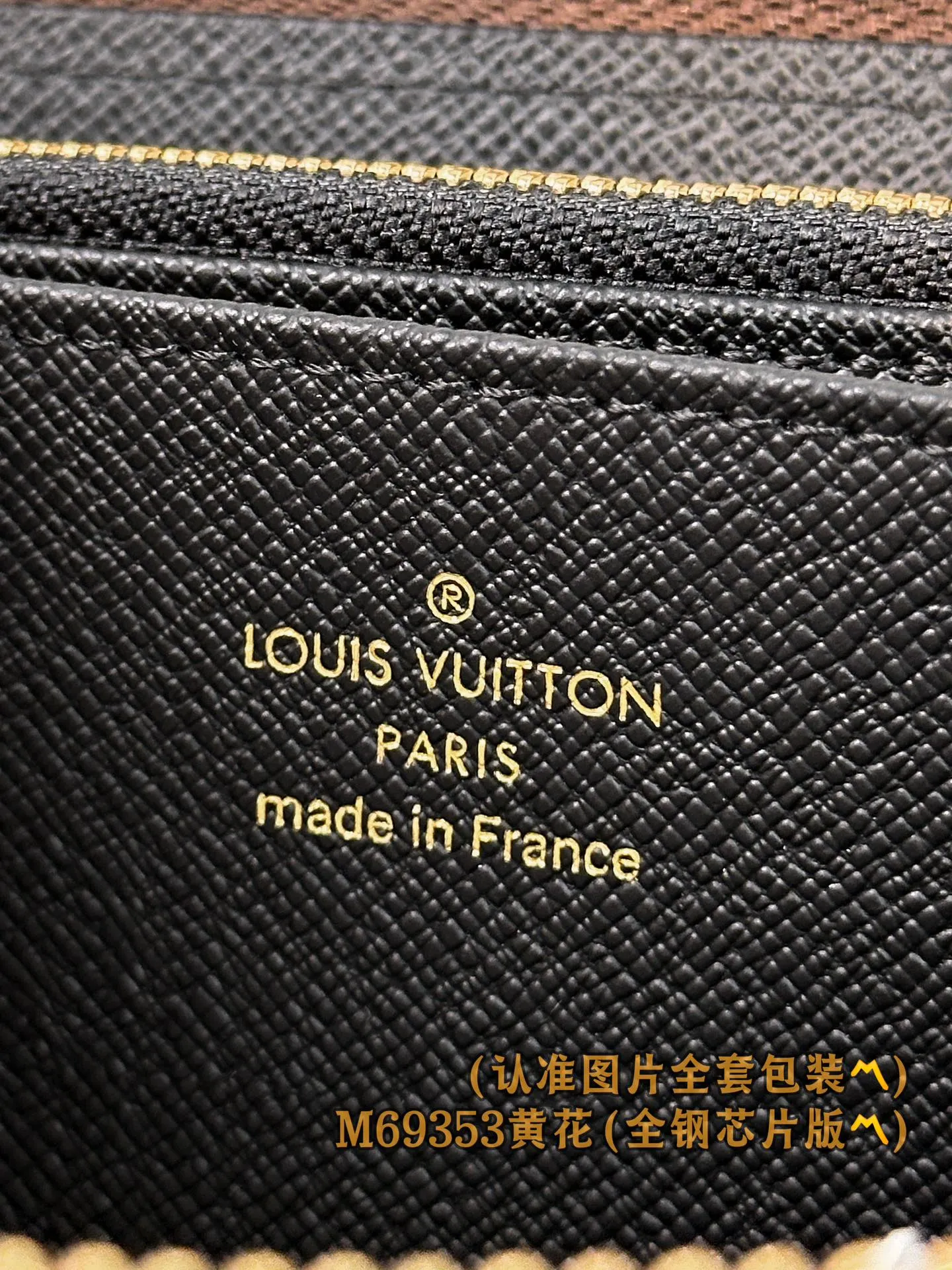 P900 [Genuine grade] [Special grade MB all-steel high-elastic fabric] M69353 (〽️A-grade all-steel version〽️) Personalized customized version! Code changing chip, zipper wallet! This reinterpreted classic zip wallet is crafted from Louis Vuitton's signature Monogram Reverse canvas, which is complemented by a leather lining and gold zipper. The timeless design has a slim silhouette that opens to reveal an organized interior filled with practical functions, including three spacious compartments, a zippered coin compartment and 12 business card slots.  19.5 x 10.5 x 2.5 cm (length x height x width).