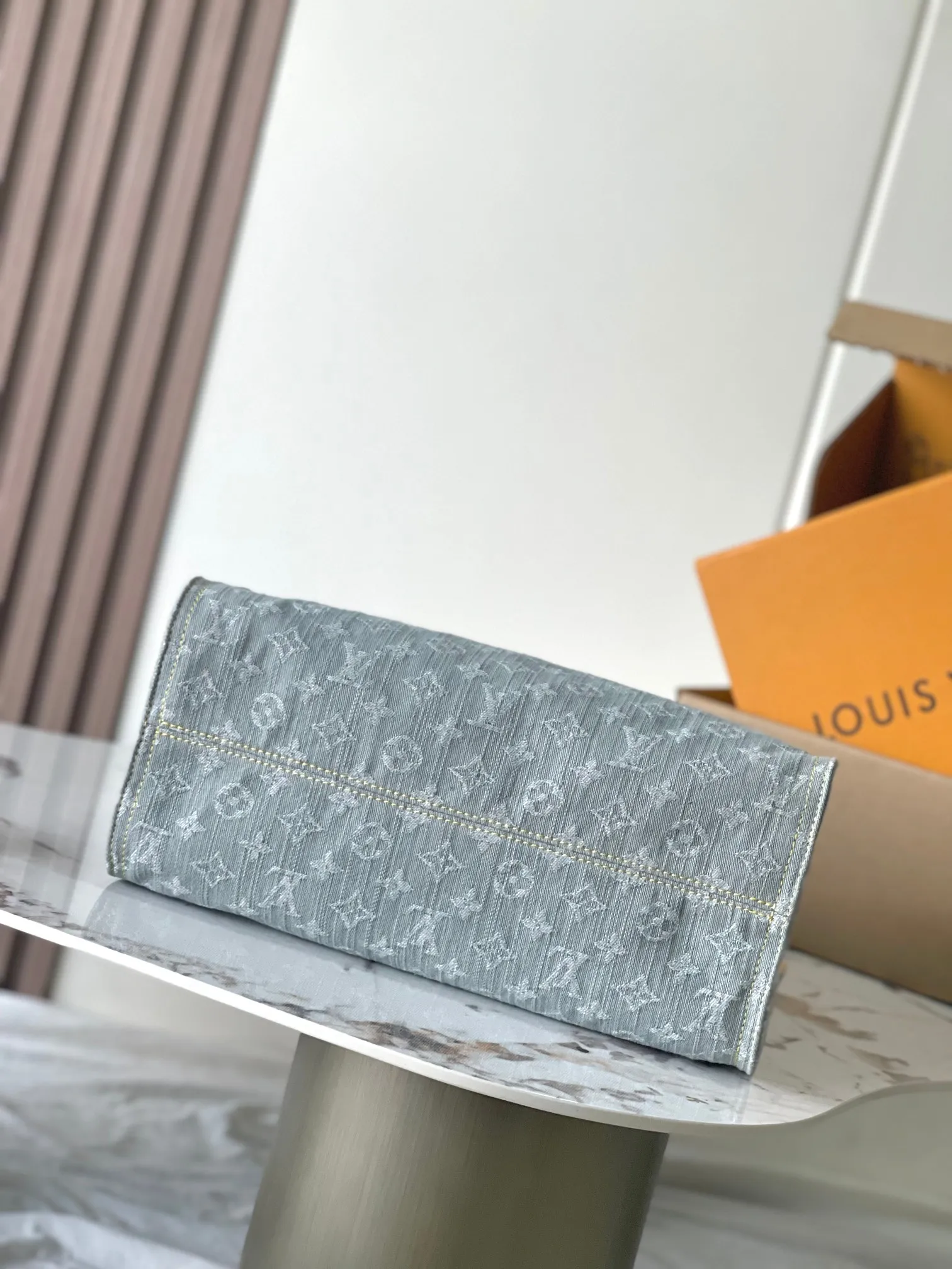 p1840 [Special grade MB163c chip version original leather] This Onthego MM handbag Model: M13189 Material: A-grade all-steel hardware, imported original canvas Packing: Full set of original duty-free MB packaging Size: 35x27x14 cm