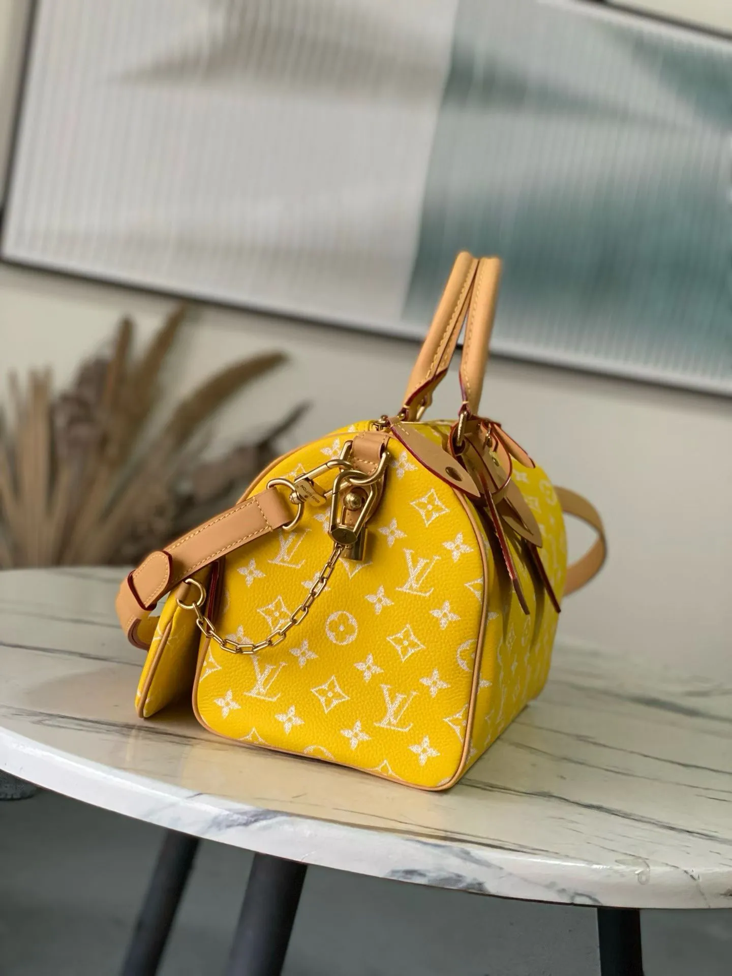 💰1700 Top Original Order M13915 Yellow Medium This Speedy P18 Bandouliere 30 handbag is made of soft cow leather with deep cow leather trim and a detachable and adjustable shoulder strap. Exquisite stitching, dyed edges and the iconic P18 nameplate create ingenious details. Dimensions: 30 × 22.5 × 18 cm
