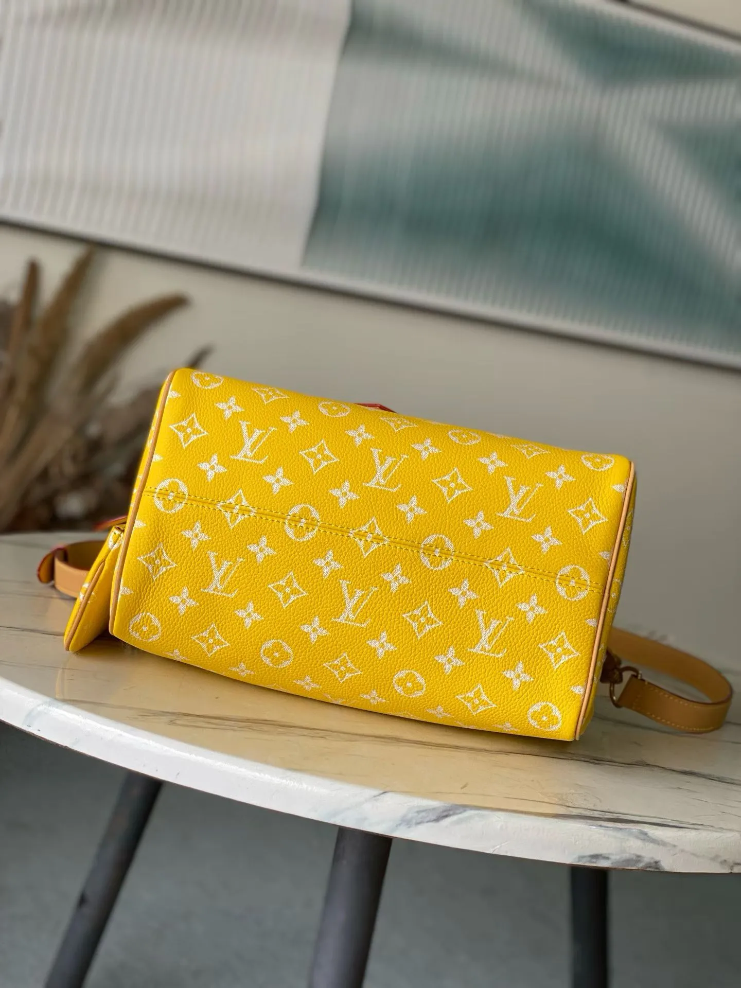 💰1700 Top Original Order M13915 Yellow Medium This Speedy P18 Bandouliere 30 handbag is made of soft cow leather with deep cow leather trim and a detachable and adjustable shoulder strap. Exquisite stitching, dyed edges and the iconic P18 nameplate create ingenious details. Dimensions: 30 × 22.5 × 18 cm