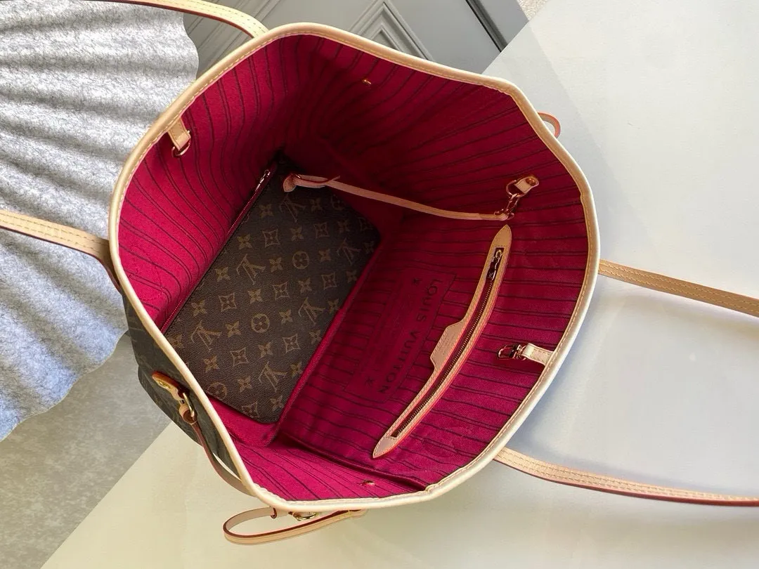 💰760 (medium steel nails) top original order M41178 NEVERFULL medium handbag Neverfull classic handbag, explore the exquisite details inside the bag. The redesigned interior pockets feature a fresh fabric lining, especially the detachable zippered clutch, which can be used alone as a sophisticated clutch or as an additional pocket. Bright lining tones add a more lively feel to Monogram's classic canvas. Detailed features 31 x 28 x 14 cm (Length x Height x Width) Redesigned interior pocket with details inspired by the Louis Vuitton archives Pocket lined with linen fabric Removable zipped clutch with tonal interior pocket Natural cowhide leather trim Shiny gold-tone hardware Handles: Double handle