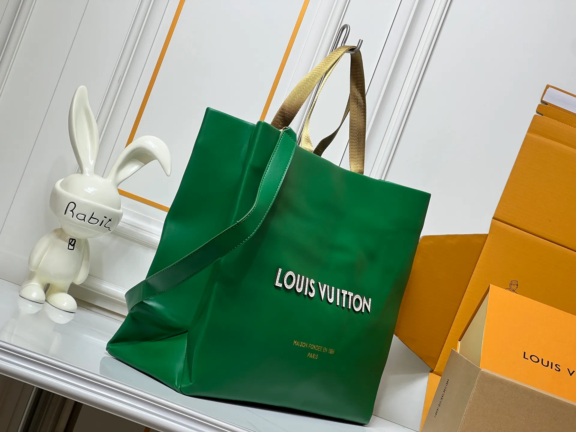Batch 320💰M24457 Black Orange Blue Green Gray Presbyopia Plaid Black Crocodile Orange Crocodile Pattern 9 Colors ✔️ This Shopper medium handbag draws inspiration from Louis Vuitton shopping bags, with the words Louis Vuitton and Maison Fondée En 1854 written on soft cow leather, with a top handle and a detachable shoulder strap. Size: 40x32x16cm