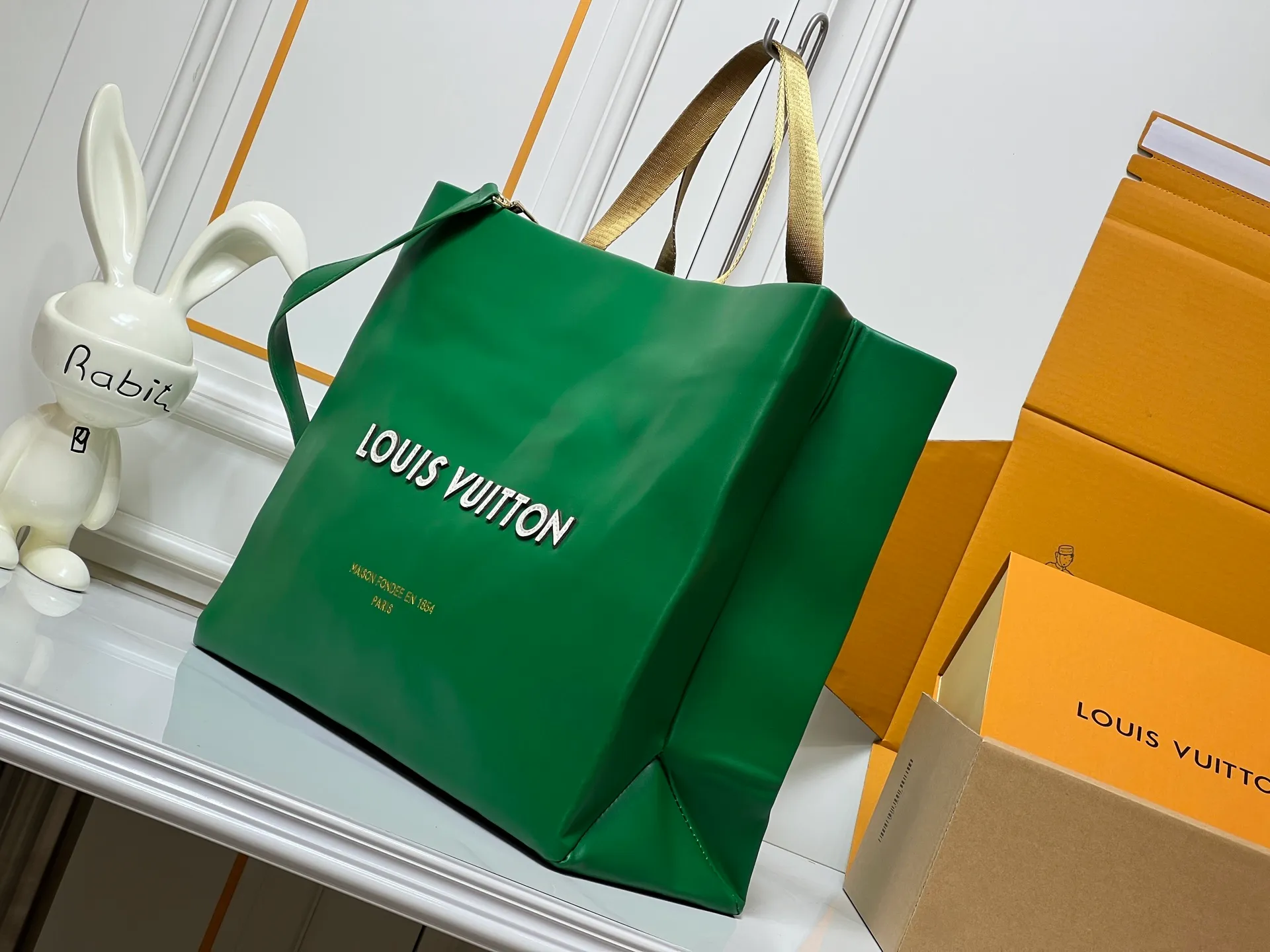 Batch 320💰M24457 Black Orange Blue Green Gray Presbyopia Plaid Black Crocodile Orange Crocodile Pattern 9 Colors ✔️ This Shopper medium handbag draws inspiration from Louis Vuitton shopping bags, with the words Louis Vuitton and Maison Fondée En 1854 written on soft cow leather, with a top handle and a detachable shoulder strap. Size: 40x32x16cm