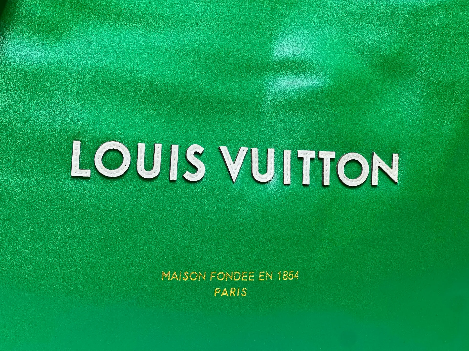 Batch 320💰M24457 Black Orange Blue Green Gray Presbyopia Plaid Black Crocodile Orange Crocodile Pattern 9 Colors ✔️ This Shopper medium handbag draws inspiration from Louis Vuitton shopping bags, with the words Louis Vuitton and Maison Fondée En 1854 written on soft cow leather, with a top handle and a detachable shoulder strap. Size: 40x32x16cm