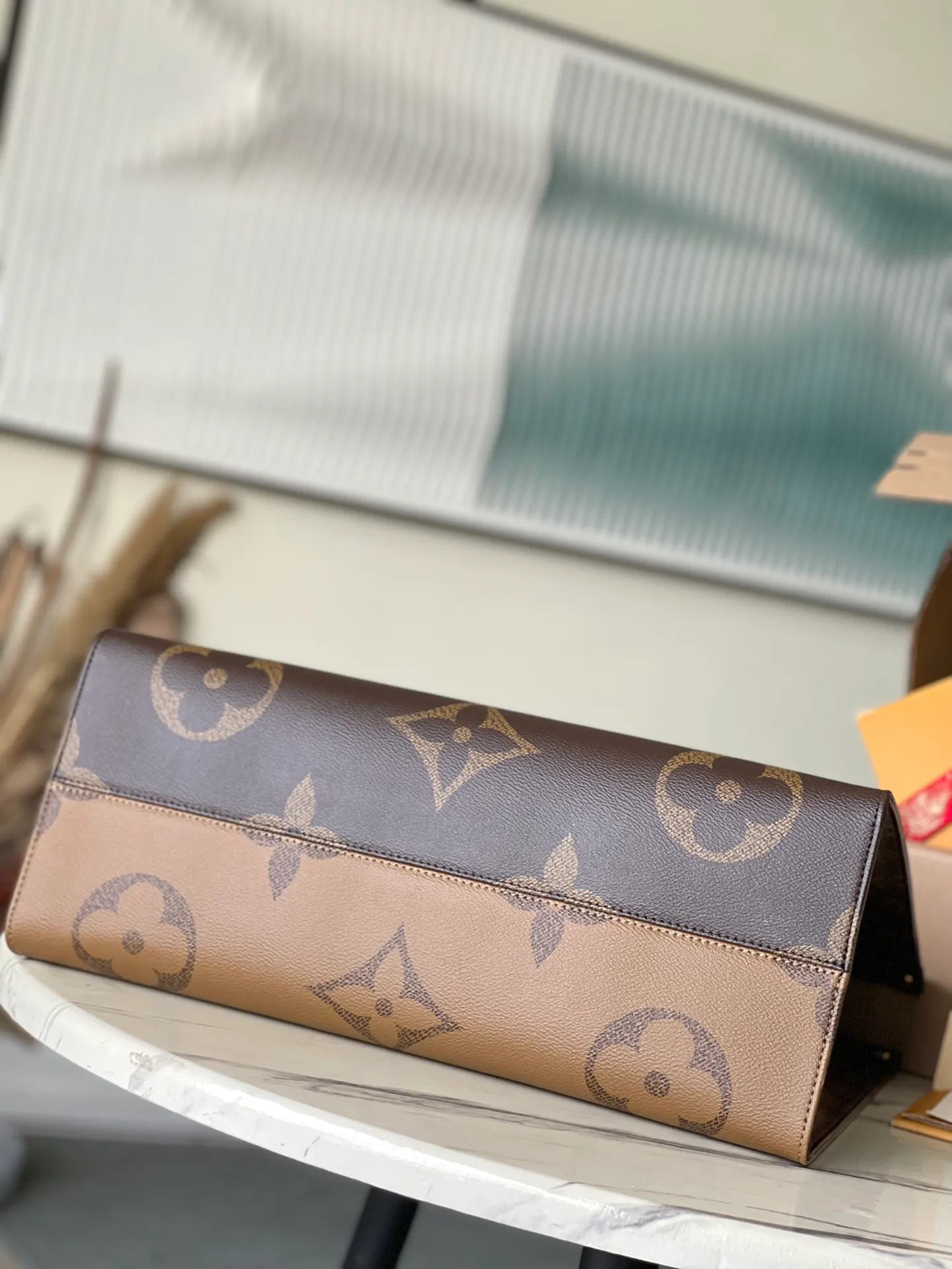 💰800 Top original order (flower shoulder strap) M44576 presbyopia. Support counter inspection. The photos taken of duty-free goods are consistent with the product and the packaging is unopened. This product is an exclusive duty-free product in the market and is the highest-end product. Inspection is supported. This product has passed strict inspection and is flawless. Please wear gloves when touching the product. This product is not returnable or exchangeable. Please confirm the product first and then remove the label on the handle. This product is temporarily not open to the public, only regular customers, and is in short supply. Dimensions: 41 x 34 x 19 cm
