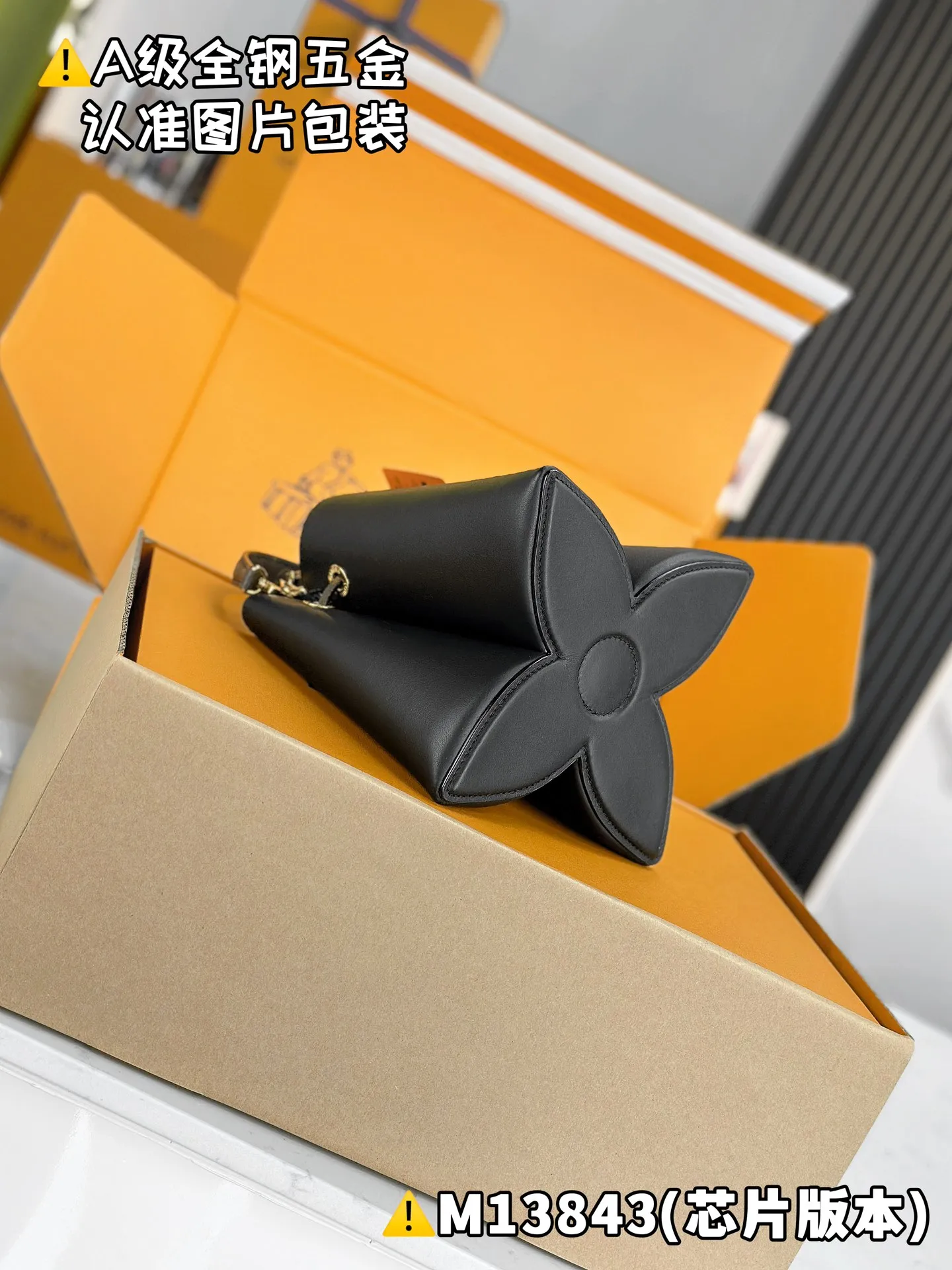 💰1720 [Genuine grade] [Special grade MB original leather] BLOOM small handbag Model: M13843 Material: A+ grade all-steel hardware, imported original leather Packing: Full set of special grade duty-free MB packaging Dimensions: 16 x 21 x 21 cm