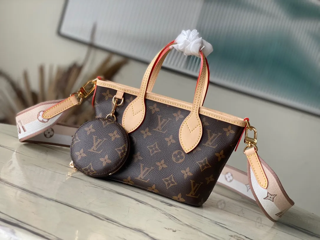 💰880 Top Original Order M46705 Presbyopia This Neverfull BB handbag combines classic design with iconic details. Made from Damier Ebene canvas, lined with colorful fabric and trimmed with cowhide leather, it's roomy without being bulky. Tighten the sides for a trendy look, and stretch them for a casual look. Features a slim, comfortable handle for shoulder or elbow carry. Detachable bag can be used as a clutch or pocket. Detailed features: 24x14x9cm (length x height x width)