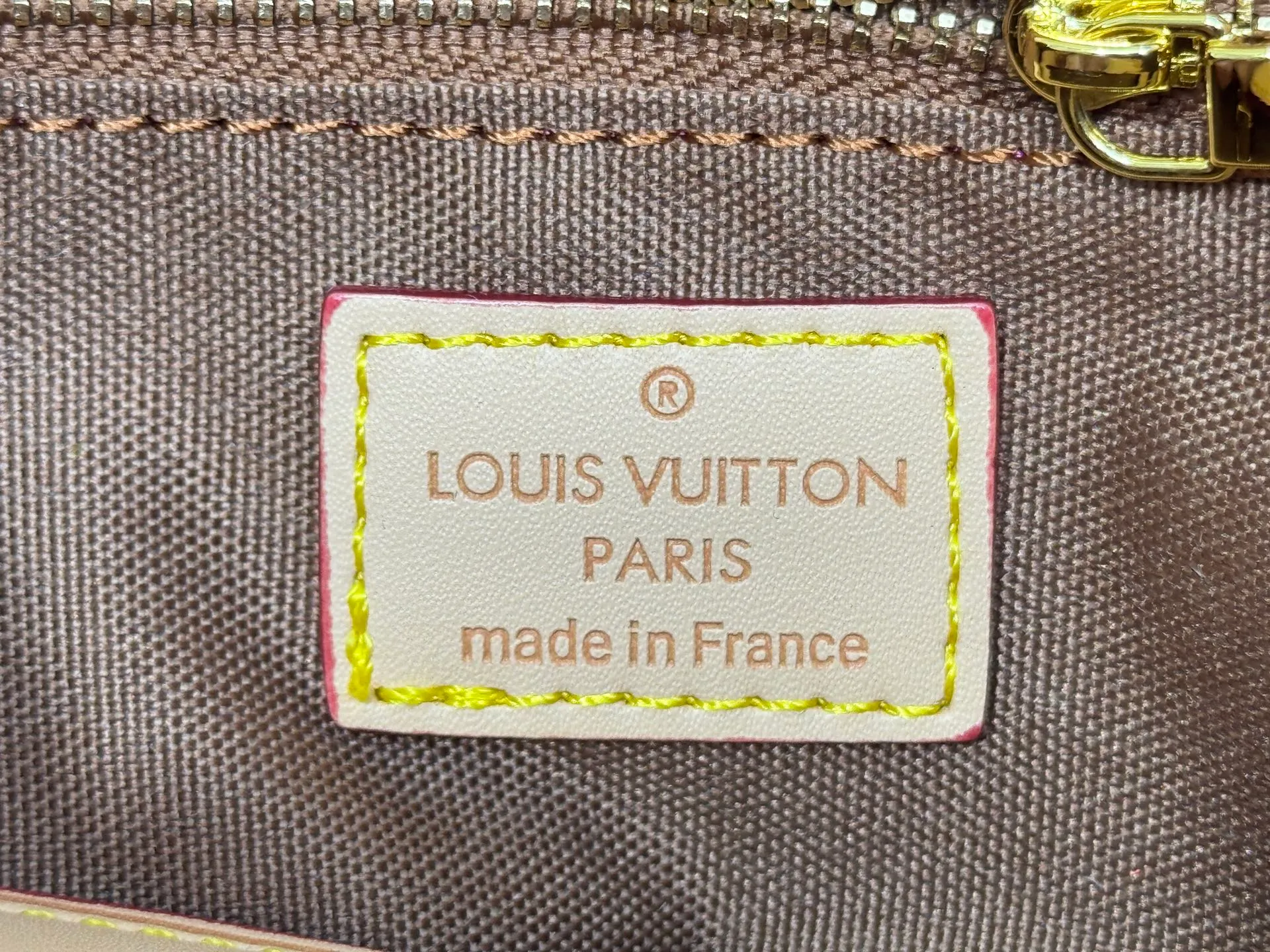 P260 upgraded version M14680 M13480 Nicolas Ghesquière presented the Rivage BB handbag at the 2025 spring and summer show. It is cut out of Monogram canvas in a bucket shape and reinterprets the Noctambule handbag launched by Louis Vuitton in 1999. The trunk-style handles, LV-engraved padlock and leather luggage tag add classic elements, and the shoulder strap makes it easy to carry cross-body. Dimensions: 12.0 x 18.0 x 7.0 cm (L x H x W) • Coated canvas • Cow leather trim • Textile lining • Metal hardware • Padlock • Name tag • Holds a 6.7" smartphone, Sarah long wallet, notebook, sunglasses and keys • Shoulder strap: removable, adjustable • Half-length strap: 45.0 cm • Half-length strap adjustable to: 50.0 cm • Handle: Double handle