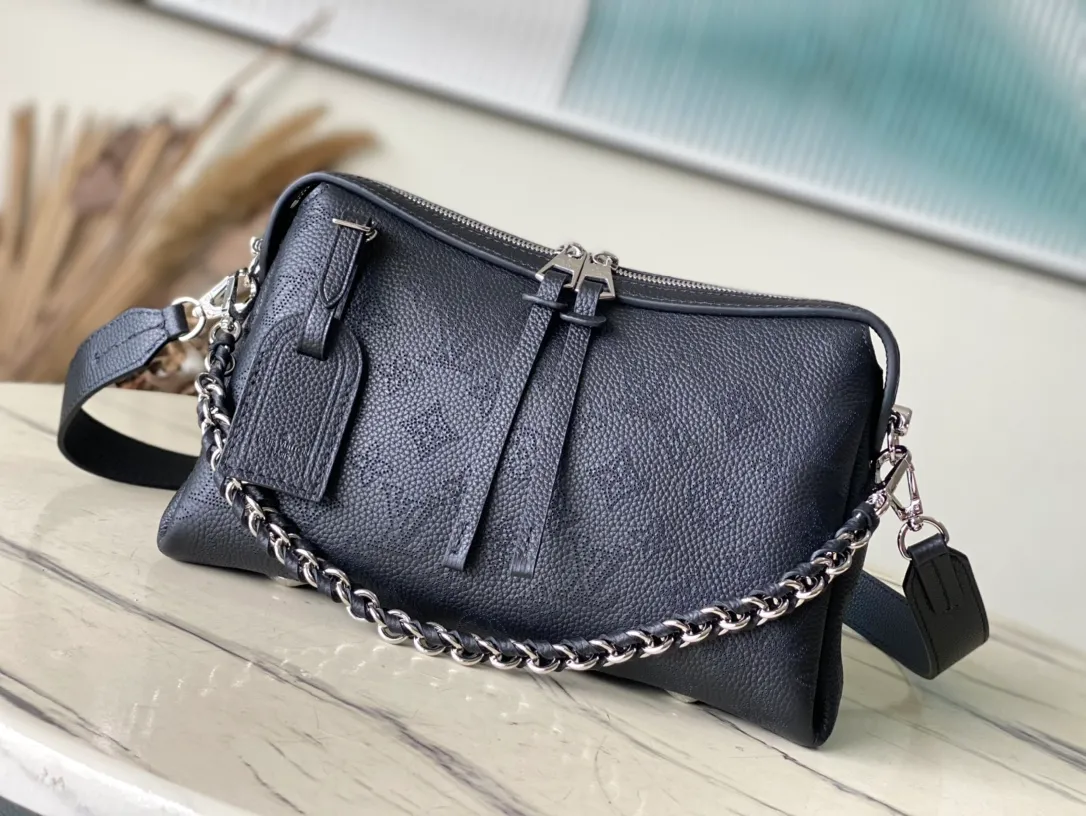 💰1220 (top layer leather) top original order M24114 black This Mahina Hand It All small handbag is made of fine perforated cow leather, with elegant drape texture to highlight the chic body wheel fan. The leather shoulder strap and chain leather braided handle are both removable. Provide a trendy choice for daily travel. Dimensions: 29 × 18 × 13 cm