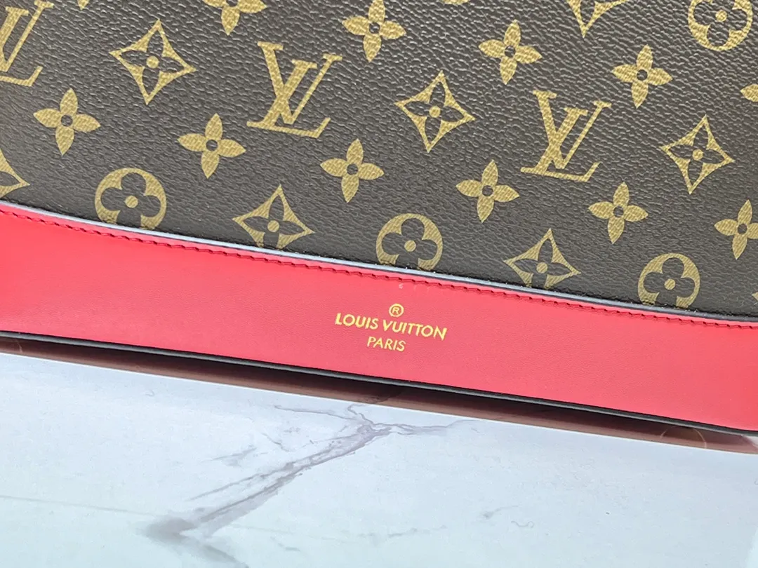 Batch 440💰Exclusive real shot-upgraded version ‼ ️LV presbyopic leather hand-held crossbody bag, model M68169, with long shoulder strap, 2025 new fashion women's bag shoulder bag presbyopic leather shoulder strap genuine leather handbag, large capacity [strong] size: 28x20x11.5