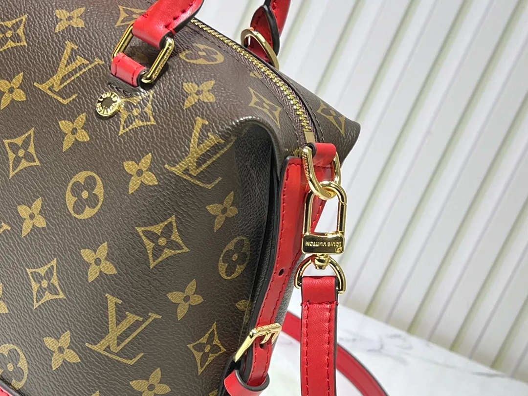 Batch 440💰Exclusive real shot-upgraded version ‼ ️LV presbyopic leather hand-held crossbody bag, model M68169, with long shoulder strap, 2025 new fashion women's bag shoulder bag presbyopic leather shoulder strap genuine leather handbag, large capacity [strong] size: 28x20x11.5
