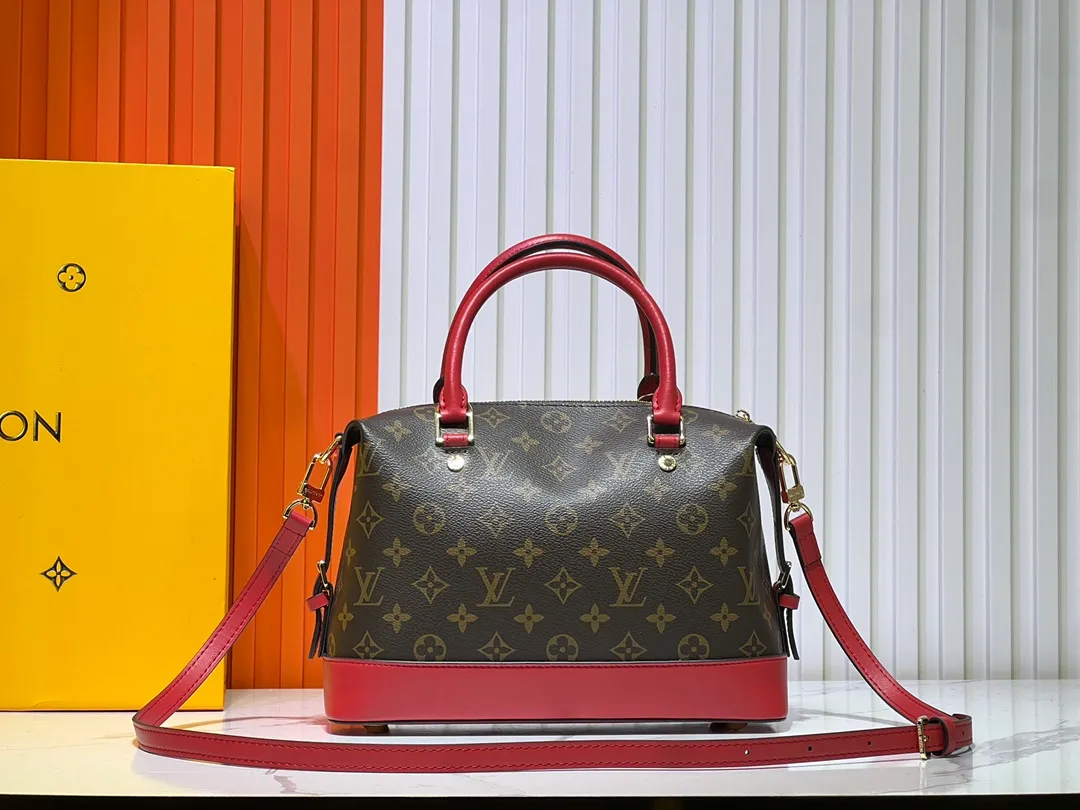 Batch 440💰Exclusive real shot-upgraded version ‼ ️LV presbyopic leather hand-held crossbody bag, model M68169, with long shoulder strap, 2025 new fashion women's bag shoulder bag presbyopic leather shoulder strap genuine leather handbag, large capacity [strong] size: 28x20x11.5