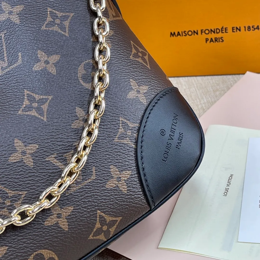 [Upgraded version] P500💰Upgraded version comes with complete packaging💖M45832❣️Boulogne handbag is made of classic Monogram canvas, equipped with double zippers and a spacious inner patch pocket that can accommodate iPhone 12 Pro mobile phone. The shoulder strap allows for long or short shoulder and cross-body wear options, and can be removed to transform into a small chain bag or clutch. 29 x 16 x 9.5 cm (length x height x width)