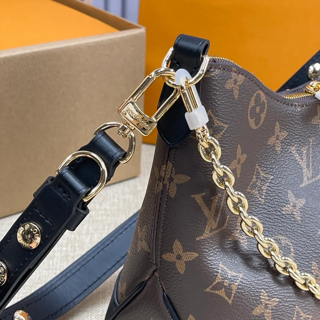 [Upgraded version] P500💰Upgraded version comes with complete packaging💖M45832❣️Boulogne handbag is made of classic Monogram canvas, equipped with double zippers and a spacious inner patch pocket that can accommodate iPhone 12 Pro mobile phone. The shoulder strap allows for long or short shoulder and cross-body wear options, and can be removed to transform into a small chain bag or clutch. 29 x 16 x 9.5 cm (length x height x width)