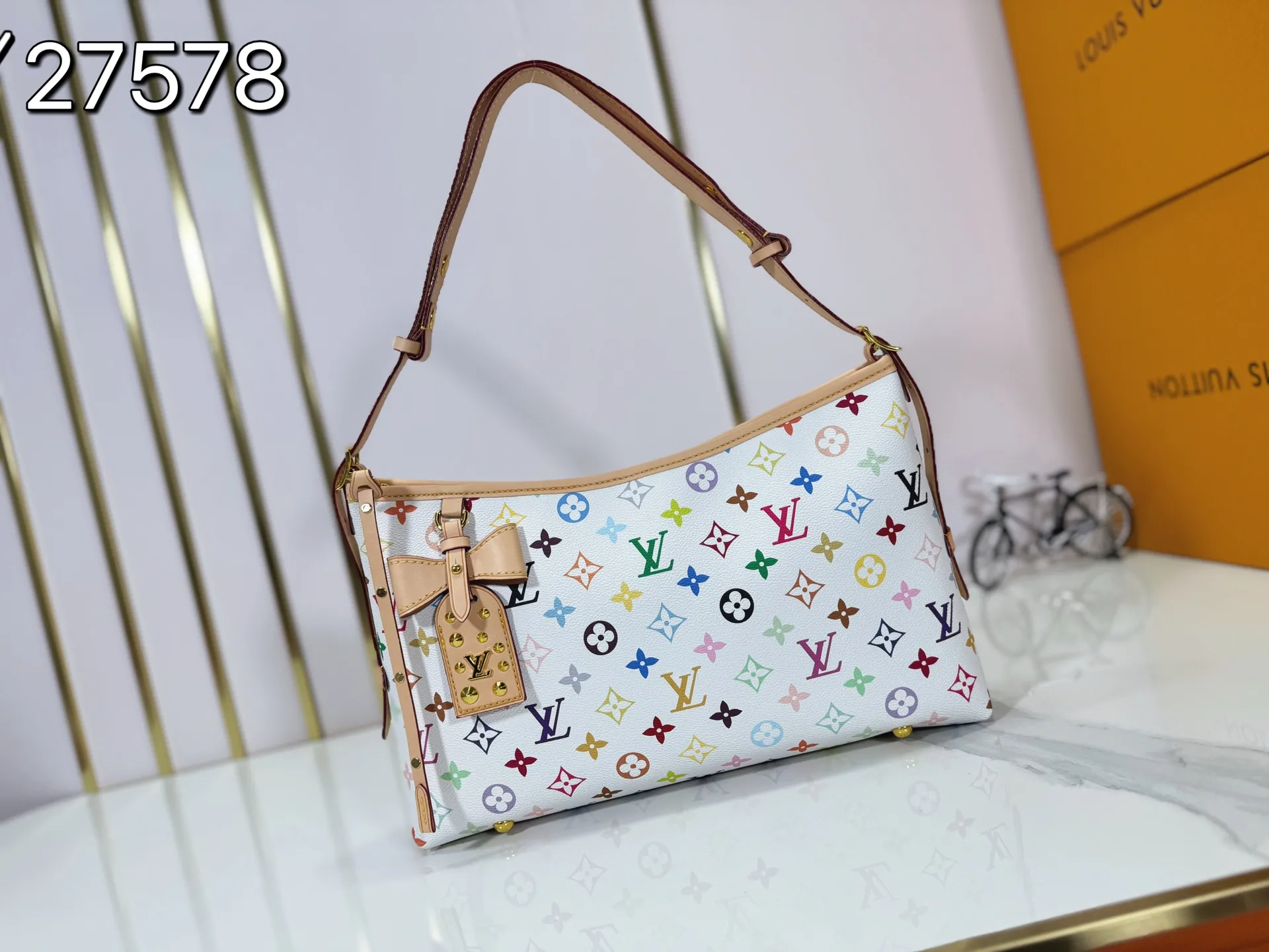P280 M27578 Upgraded original LV new Takashi Murakami series white three-color tote bag~very practical and a popular item among many celebrities. Original white color fabric with discolored cowhide. Top-quality original hardware. The whole bag is cut with floral patterns and the upper body effect is great! Original order quality ~ super high return rate! size: 32×22×10