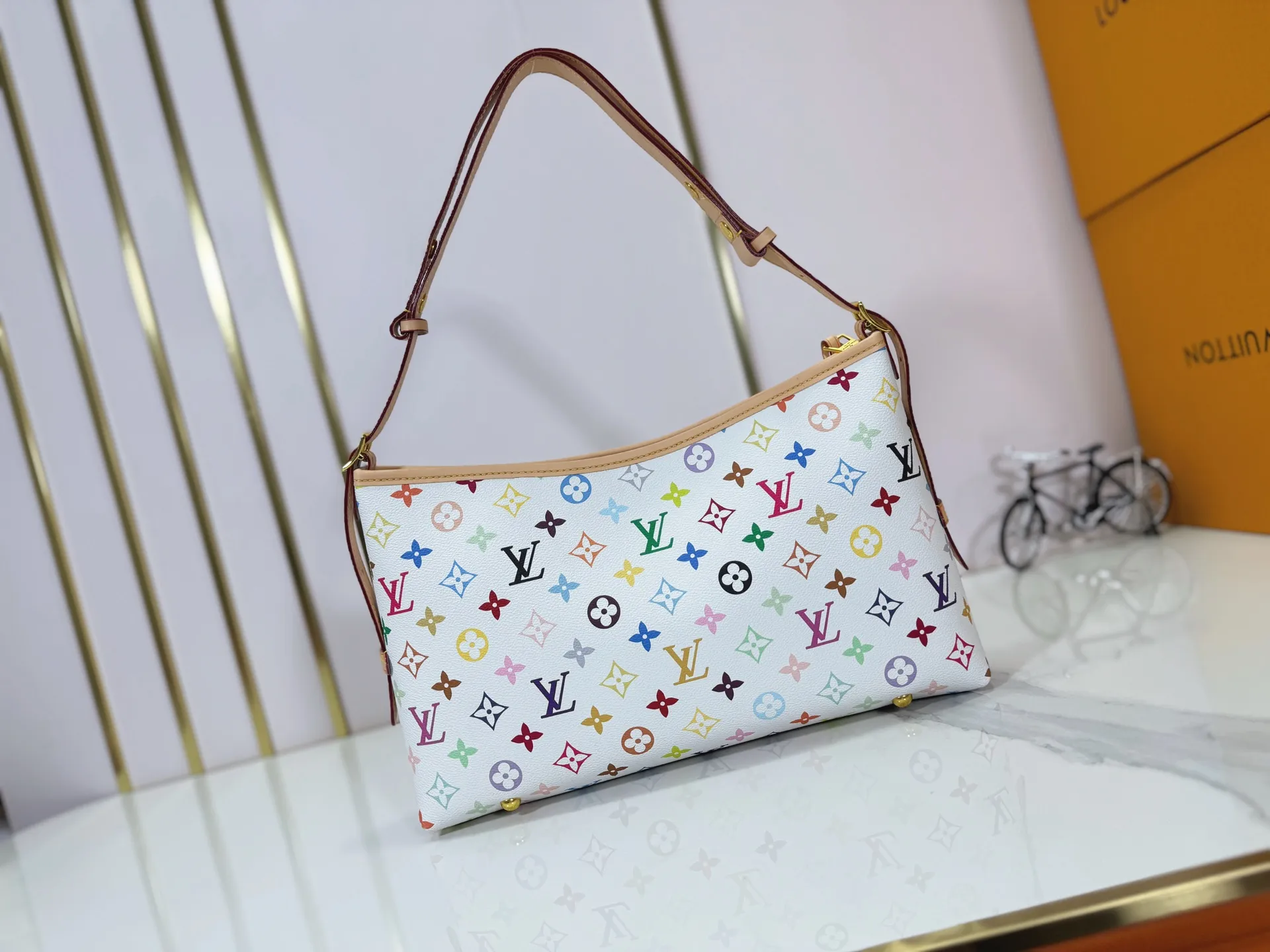 P280 M27578 Upgraded original LV new Takashi Murakami series white three-color tote bag~very practical and a popular item among many celebrities. Original white color fabric with discolored cowhide. Top-quality original hardware. The whole bag is cut with floral patterns and the upper body effect is great! Original order quality ~ super high return rate! size: 32×22×10
