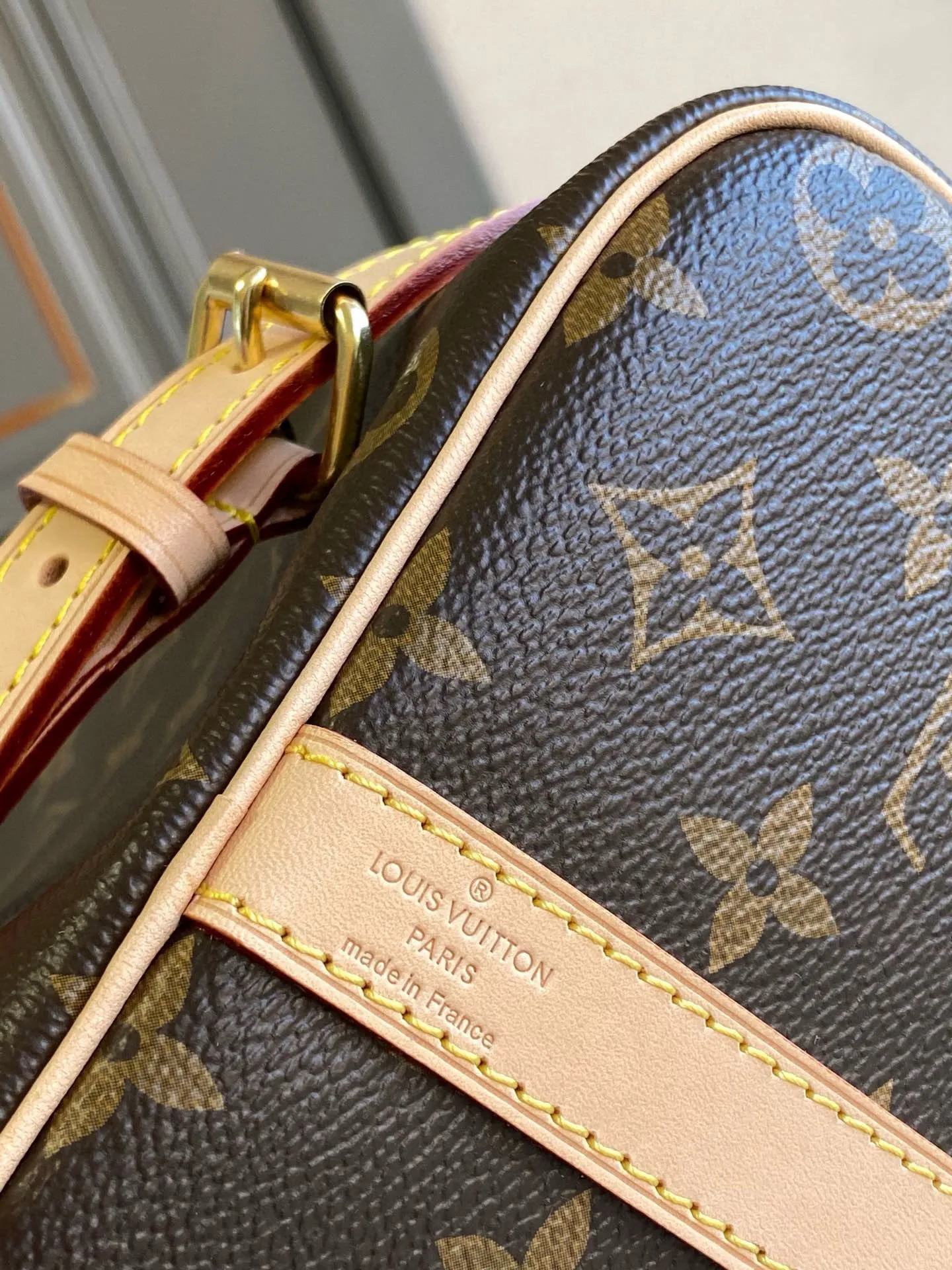 💰840 (size 35) Top original M41111 SPEEDY 35 handbag (with shoulder strap) Made of iconic Monogram canvas and with multiple carrying methods, the Speedy 35 handbag combines modern fashion with classic style, exuding a sense of endless luxury. Detailed features 35 x 23 x 18 cm (Length x Height x Width) Shiny gold-tone hardware and padlock Lockable double zipper closure Internal pocket D-ring for keys and accessories Soft fabric lining Shoulder strap: removable, adjustable Strap half-length: 47.0 cm Strap half-length adjustable to: 53.5 cm Handle: Double handle
