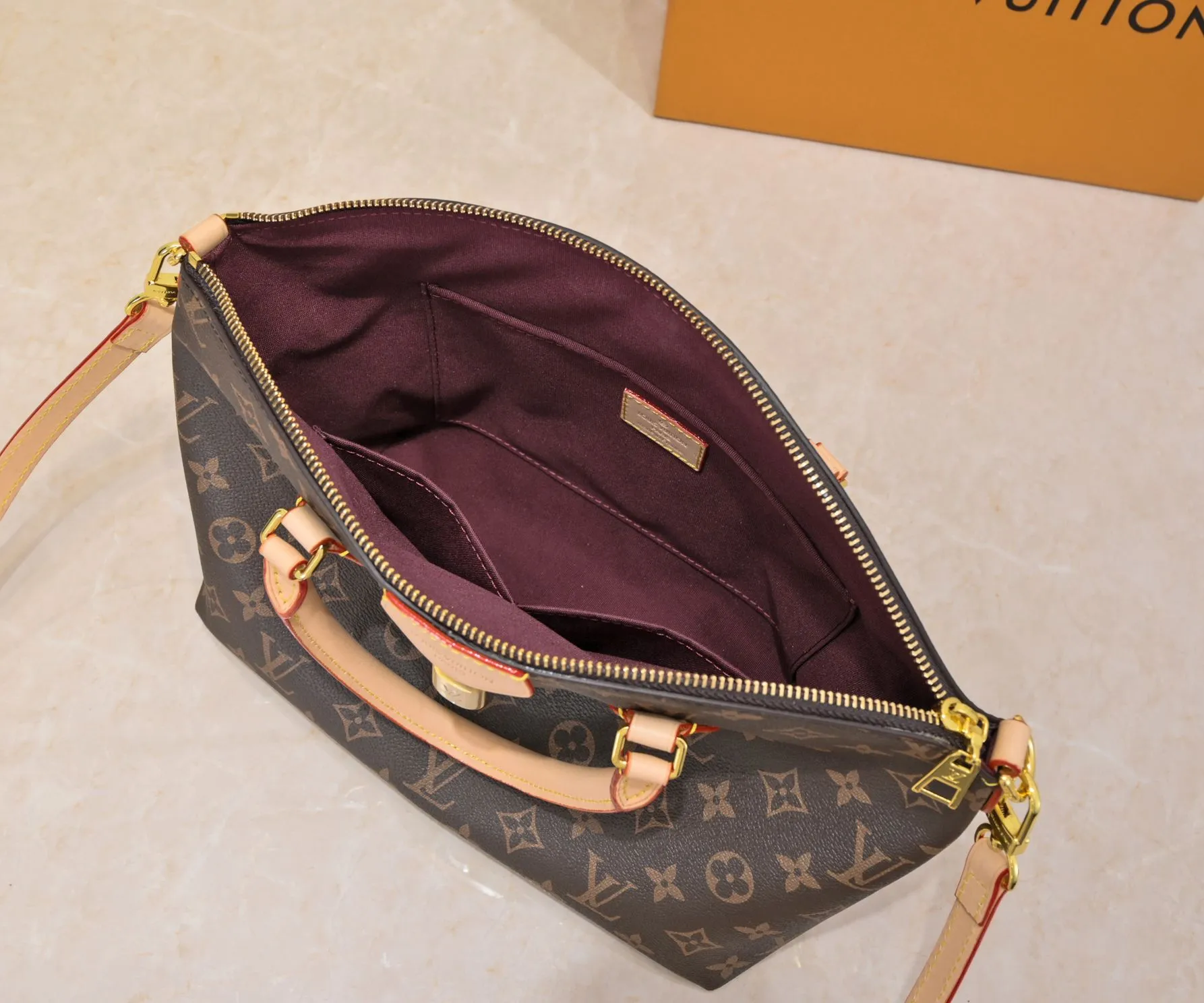 Batch 320💰Top original version Guaranteed double-sided discoloration yellow leather Large size M45987 M45986 Small size Boétie small zipper tote bag is made of Monogram canvas, leather trim and fabric lining, with padlock and LV embossed leather tag. The soft texture ensures everyday comfort, while dual phone pockets and internal patch pockets add functional details. Detailed features25 x 23 x 14 cm (length x height x width) 1w2021.67
