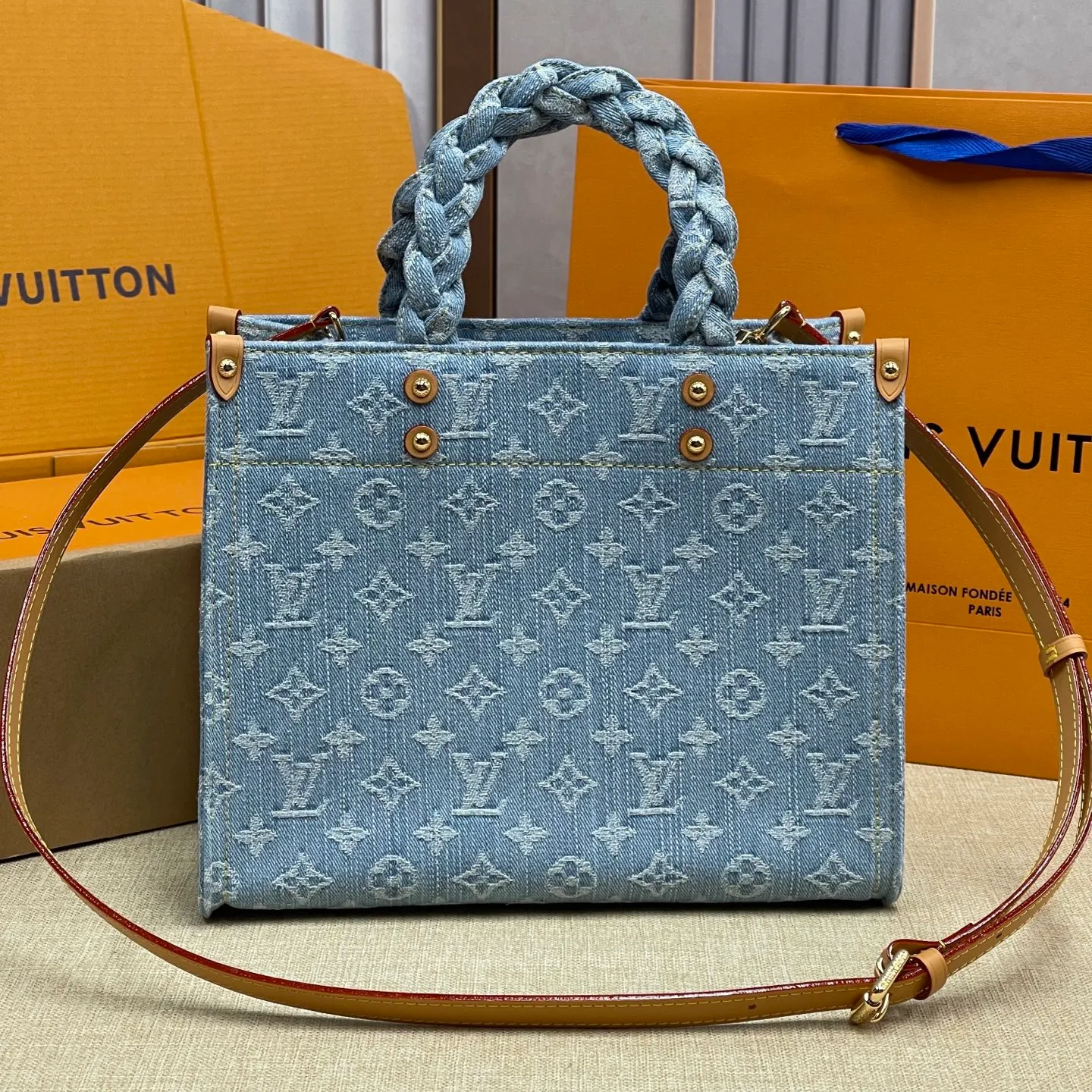 [Upgraded version] P 520💰🌺Upgraded version. High-quality semi-steel hardware with a full set of packaging model M24897🔥New denim denim series. Jungle denim denim bag onthego woven handheld tote bag retro crossbody single shoulder underarm bag Size: 28*23*10.5