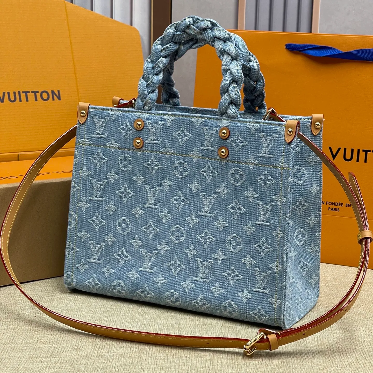 [Upgraded version] P 520💰🌺Upgraded version. High-quality semi-steel hardware with a full set of packaging model M24897🔥New denim denim series. Jungle denim denim bag onthego woven handheld tote bag retro crossbody single shoulder underarm bag Size: 28*23*10.5