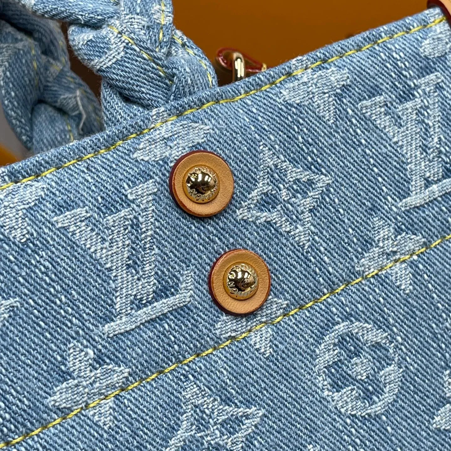 [Upgraded version] P 520💰🌺Upgraded version. High-quality semi-steel hardware with a full set of packaging model M24897🔥New denim denim series. Jungle denim denim bag onthego woven handheld tote bag retro crossbody single shoulder underarm bag Size: 28*23*10.5