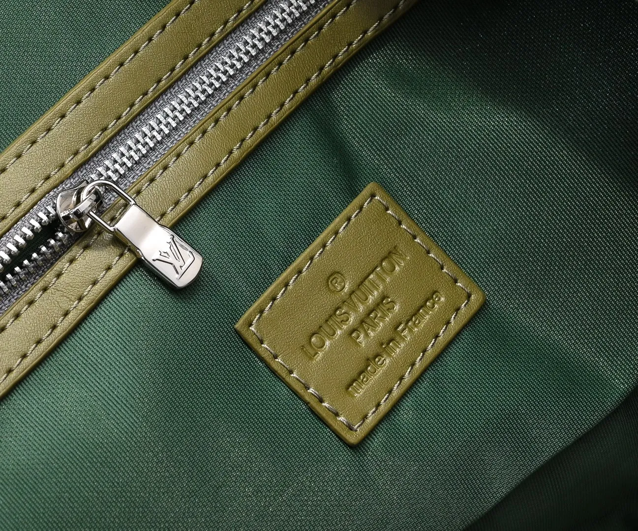 Batch 460M11558 41416 41414 Black Gradient Blue Green Louis Vuitton LV 24FW Monogram New Presbyopic Bag Louis Vuitton LV 24FW New Monogram Black Presbyopic Gradient Blue Presbyopic Series Messenger Messenger Bag Montsouris Satchel Keepall 55 Travel Bag Multiple Classic Styles Size: 55X27X20CM