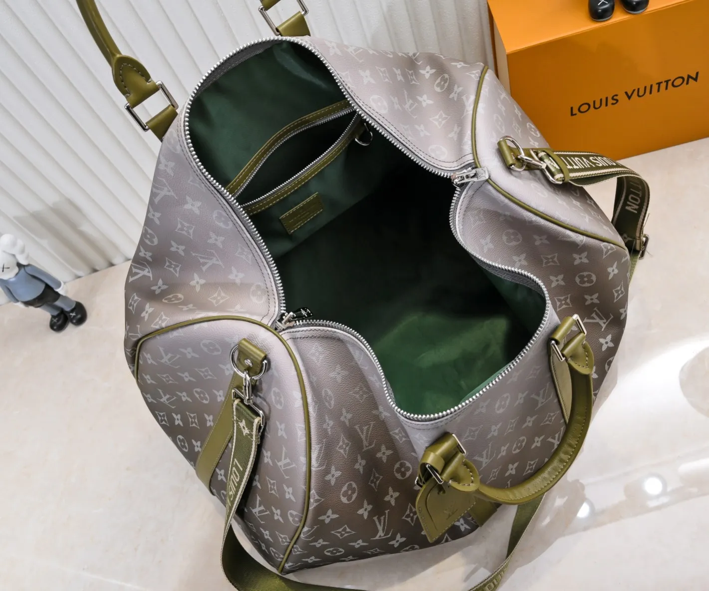 Batch 460M11558 41416 41414 Black Gradient Blue Green Louis Vuitton LV 24FW Monogram New Presbyopic Bag Louis Vuitton LV 24FW New Monogram Black Presbyopic Gradient Blue Presbyopic Series Messenger Messenger Bag Montsouris Satchel Keepall 55 Travel Bag Multiple Classic Styles Size: 55X27X20CM