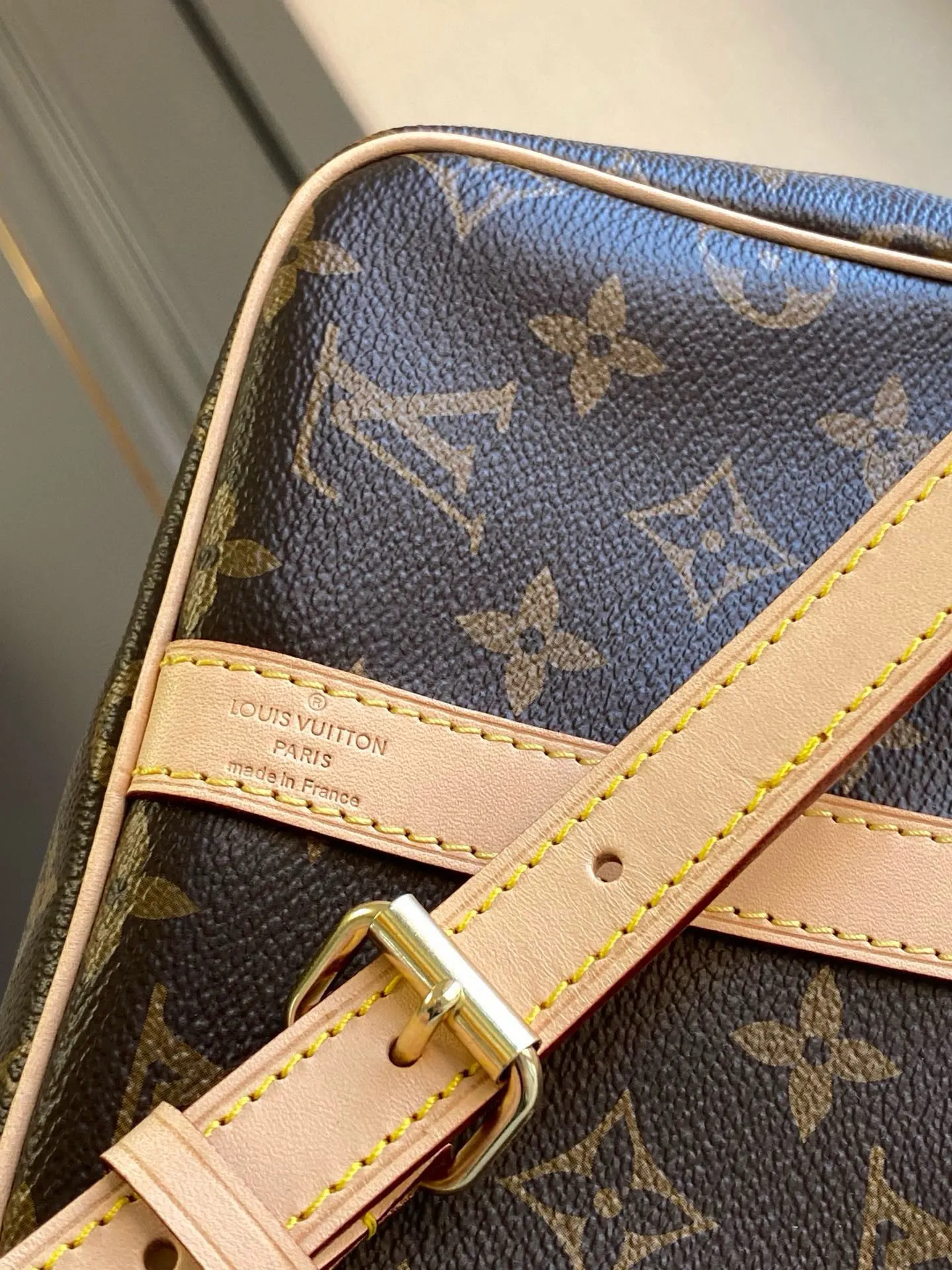 💰800 Top original M41112 SPEEDY 30 handbag (with shoulder strap) Every feature of this Speedy handbag is classic: leather handle, Monogram canvas. No wonder it has become a particularly popular bag in the world. Originally designed for travelers in 1930 (its name pays homage to the high-speed traffic of the time) with a cross-body strap, the Speedy 30 has become the ideal urban bag today - soft, lightweight and classic. Features 30 x 21 x 17 cm (Length Shoulder strap: removable, adjustable Half-length strap: 48.0 cm Half-length strap adjustable to: 55.0 cm Handle: double handle