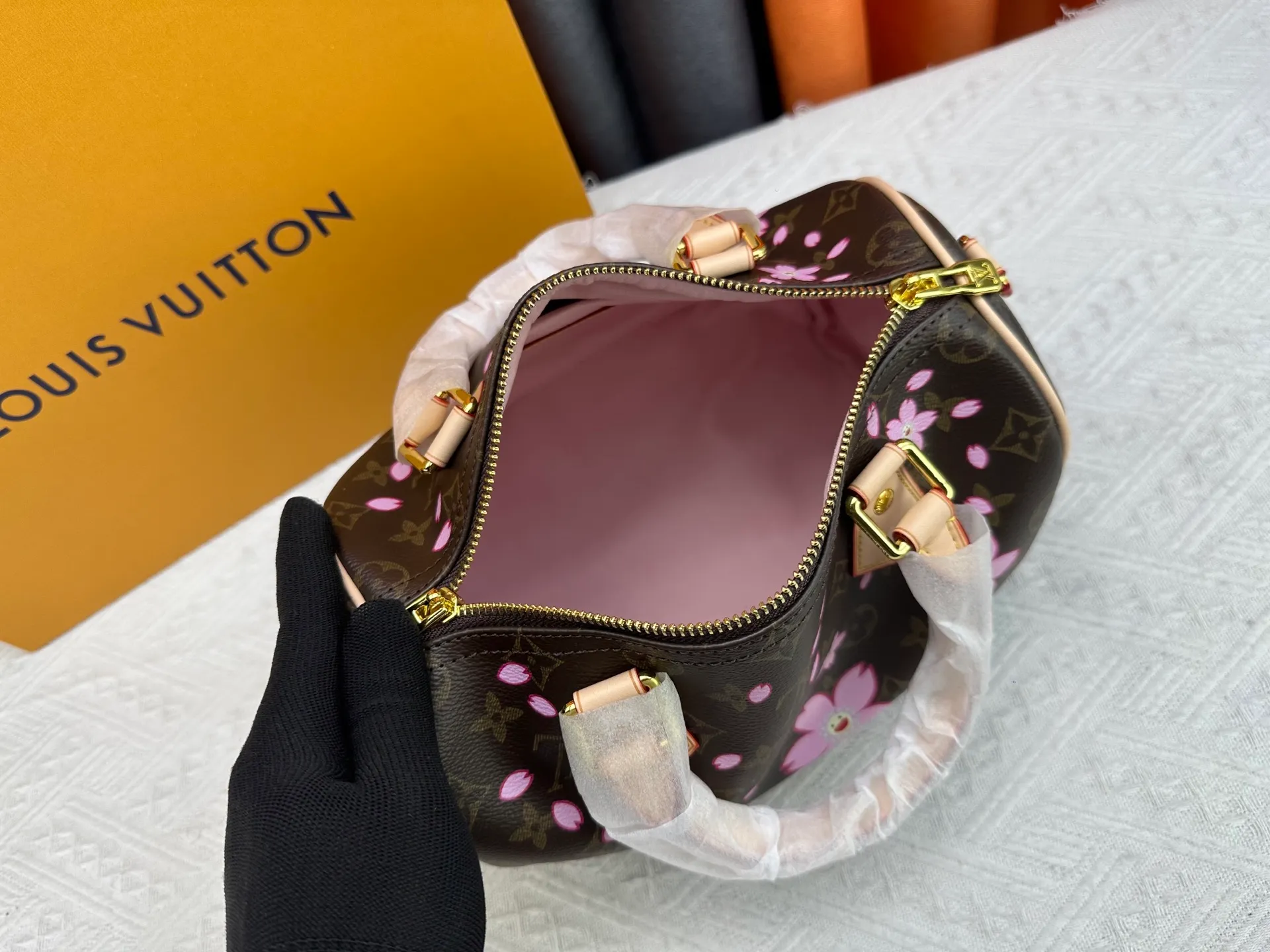 P260 M14174 This Speedy Bandoulière 25 handbag is from the Louis Vuitton x Takashi Murakami replica series. It incorporates the brand's classic Monogram coating into Takashi Murakami's vivid Cherry Blossom pattern, and then continues the same element into the removable bag decoration. Cow leather constructed Toron handles and removable leather shoulder strap, dual zippers and padlock keep personal belongings safe and secure.  19 x 15 x 25 cm (H x W x L) Cherry Blossom Monogram coated canvas Cow leather trim Removable Cherry Blossom trim Textile lining Metal hardware Double zip closure Internal zip pocket Padlock Holds a 6.7" smartphone, Victorine short wallet, headphones and keys Shoulder strap: removable, not adjustable Half-length strap: 44.0 cm Handles: Double handles