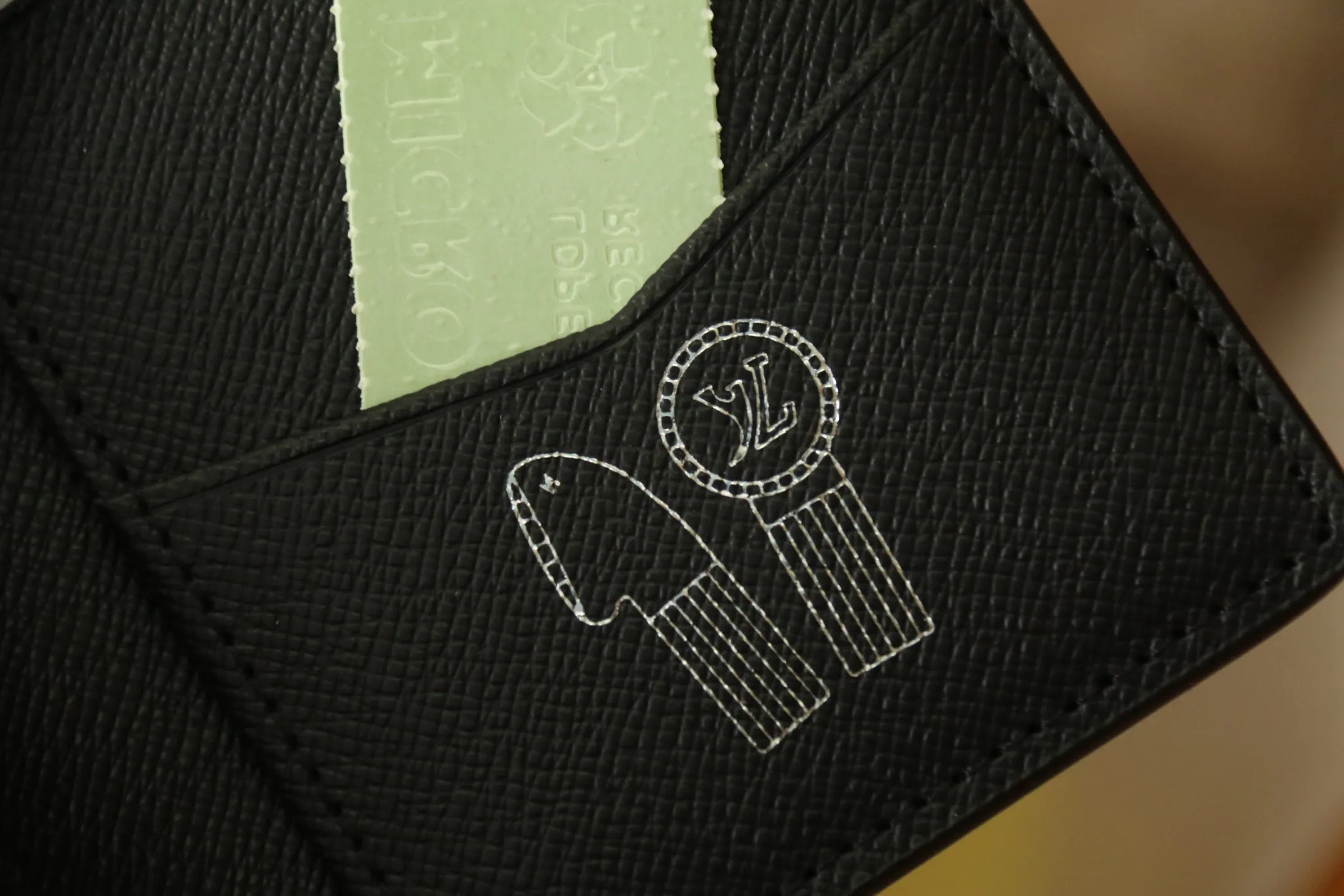 Top original single pocket wallet M14314 card holder 🌟P260 Classic Louis Vuit design creates mainstream men's products - new products made of durable material Damier Graphite are now available. It’s the ultimate masculine statement for men. Dimensions 7.5 x 11.0
