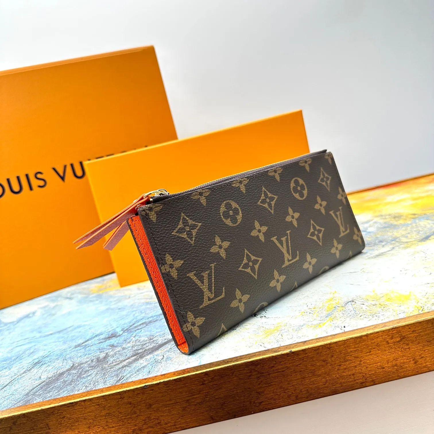 💰120 💎Top original version #Super practical, still popular# Official website synchronized version! Combining Louis Vuitton's classic Monogram canvas material with a bright colored leather lining, the stylish Adele wallet features a modern thin design, two leather zippers and a magnetic clasp for easy opening. It also works as a clutch. 12 credit card slots, 2 zippered compartments for coins or a smartphone, 2 flat interior pockets, embossed cowhide leather lining, shiny gold-tone hardware. ❤️Model: M61269 Size 21x9x2.